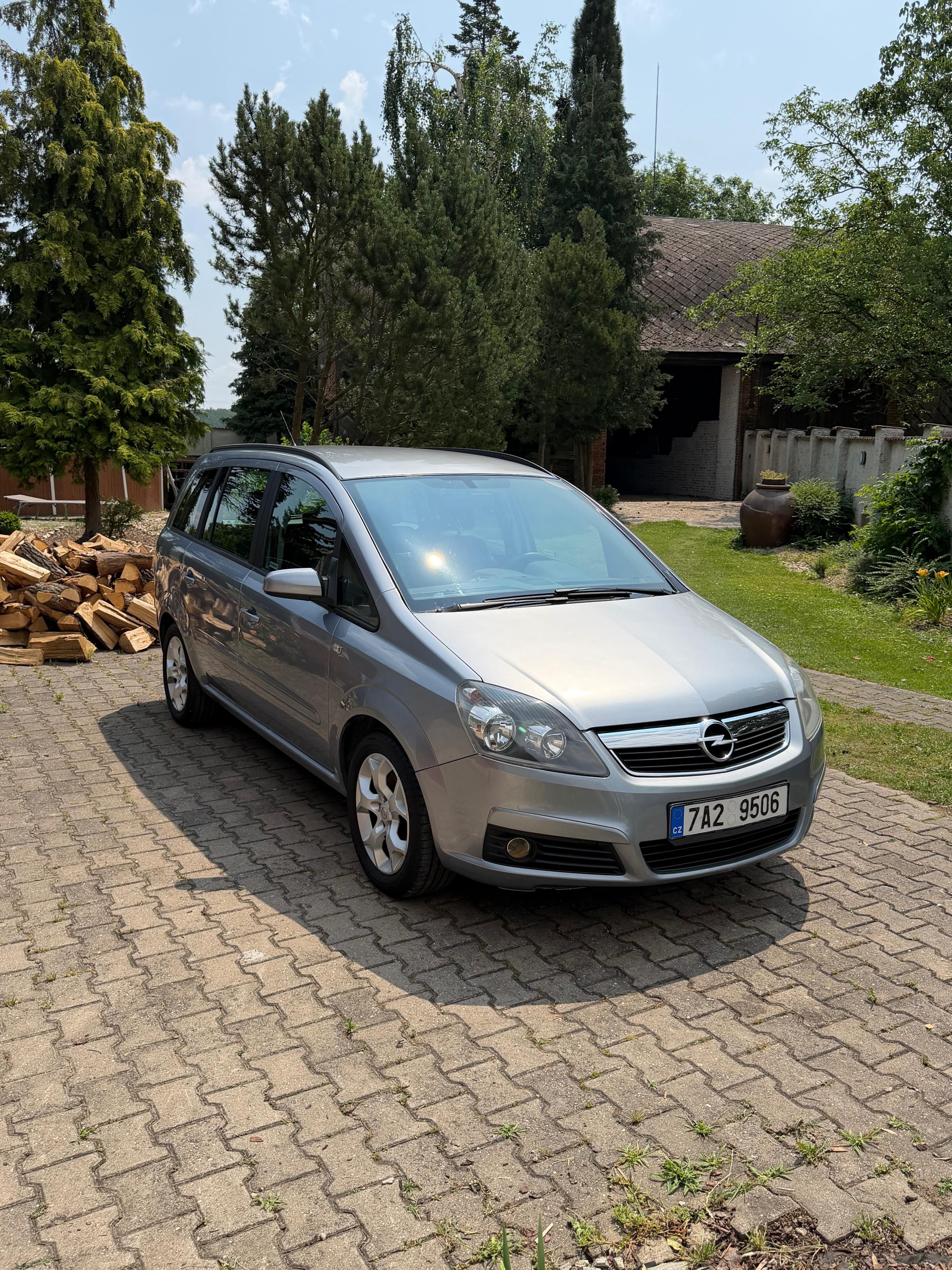 Opel Zafira - fotka 2