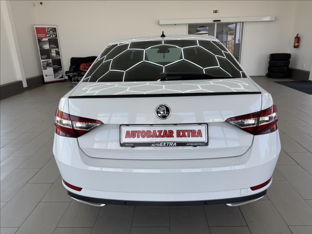Škoda Superb, 2,0 TDi, Sportline, Navi, DSG - fotka 4