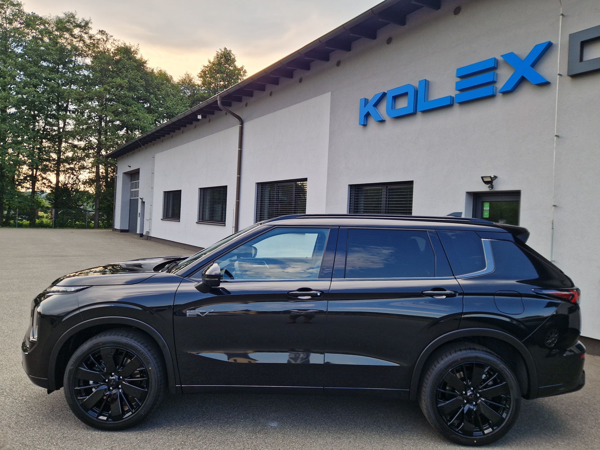 Mitsubishi Outlander, 2.4 PHEV 4x4 Black Edition 26 - fotka 3