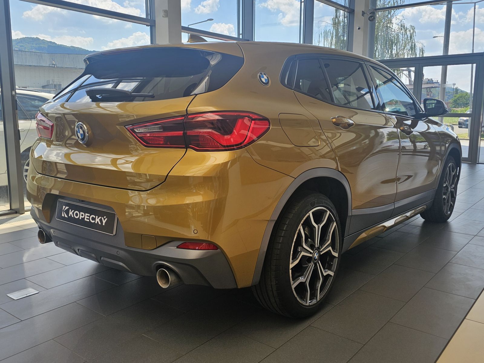 BMW X2, xDrive20i - fotka 6