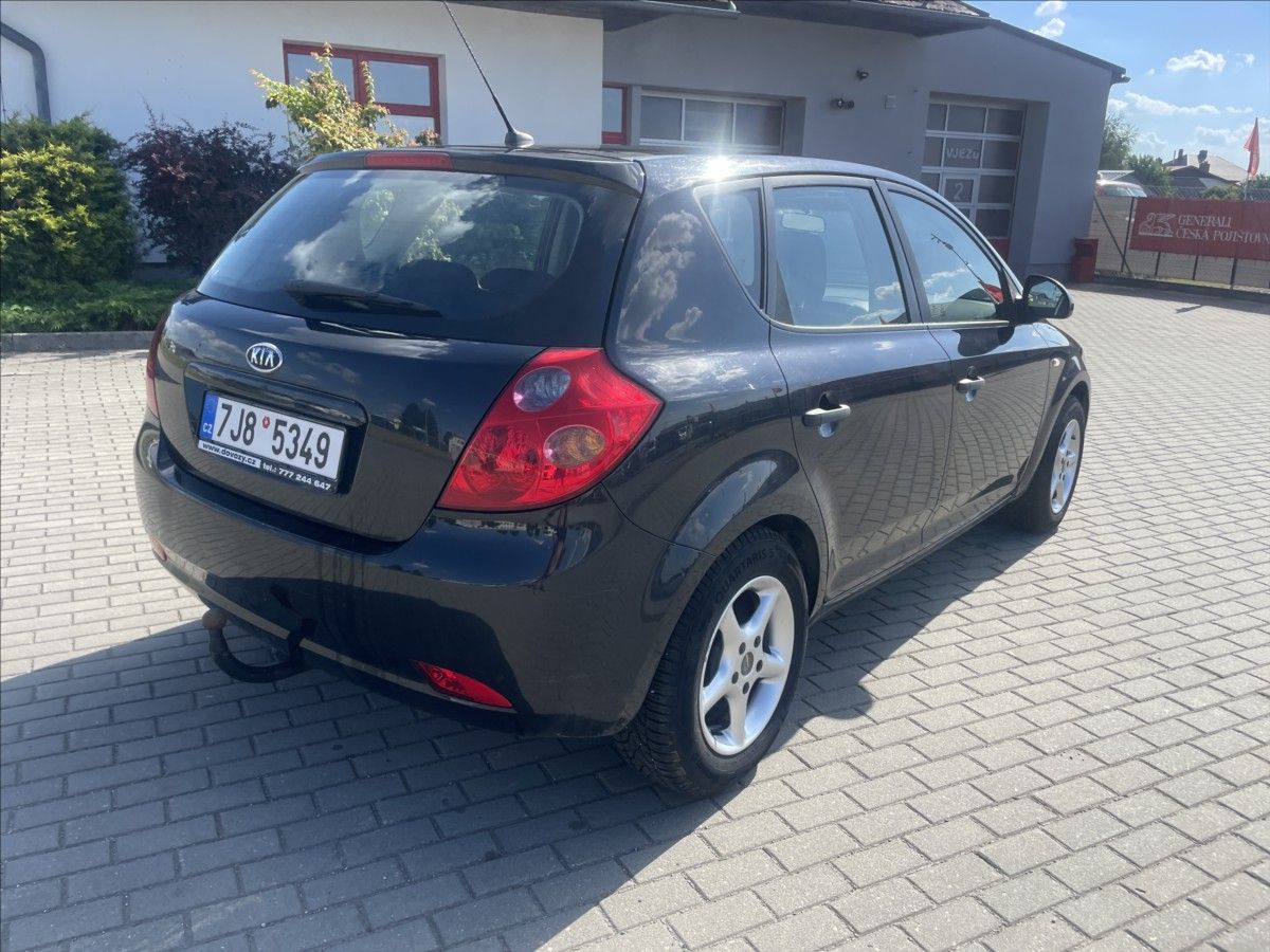 Kia Cee´d, 1,4 CVVT 80kW Tažné, po STK no - fotka 4