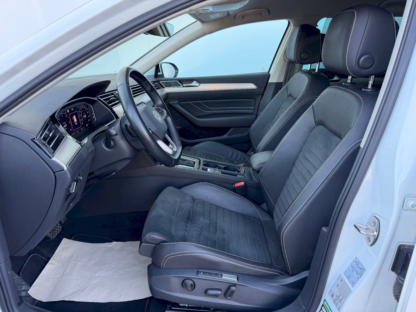 Volkswagen Passat, 2.0 TDI 110kW R-LINE - fotka 5
