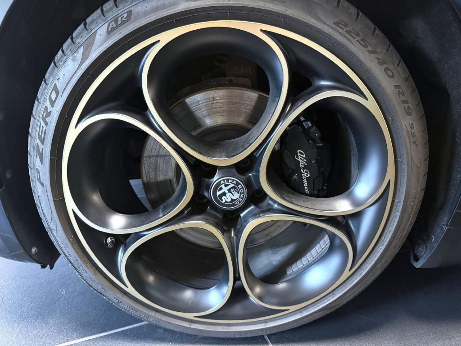 Alfa Romeo Giulia, 2.2 JTD 210k AT8 ZF Q4 4x4 - fotka 6