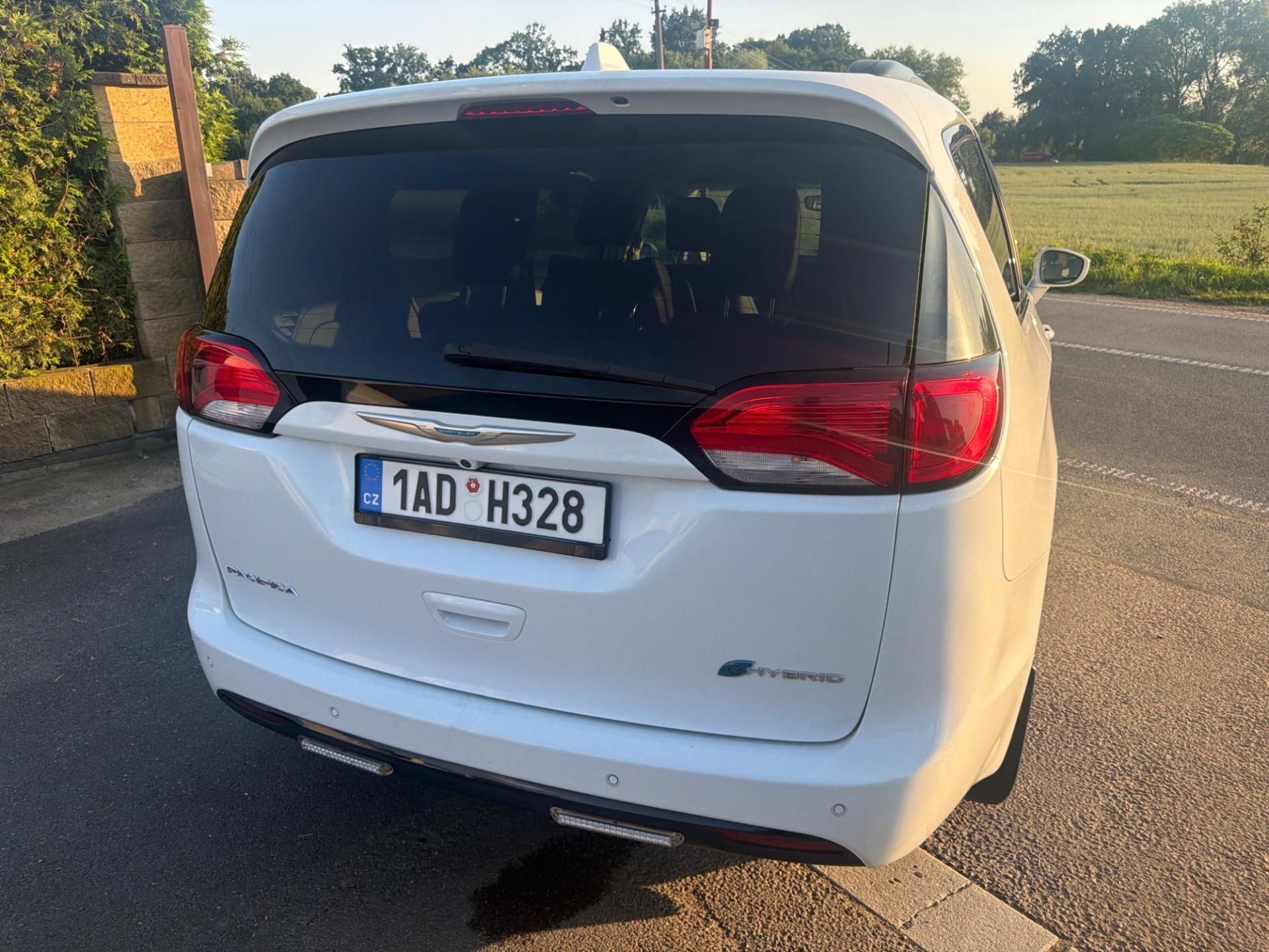 Chrysler Pacifica, 3,6 L DVD Hybrid Plug In 2018 - fotka 5