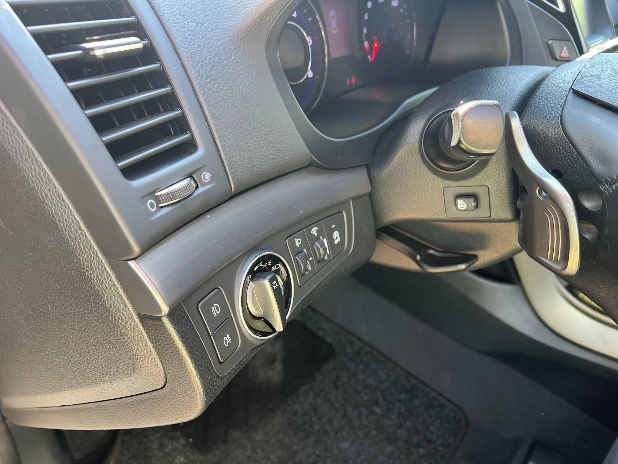 Hyundai i40, 1,7 Automat  Model 2018 Pěkný - fotka 4