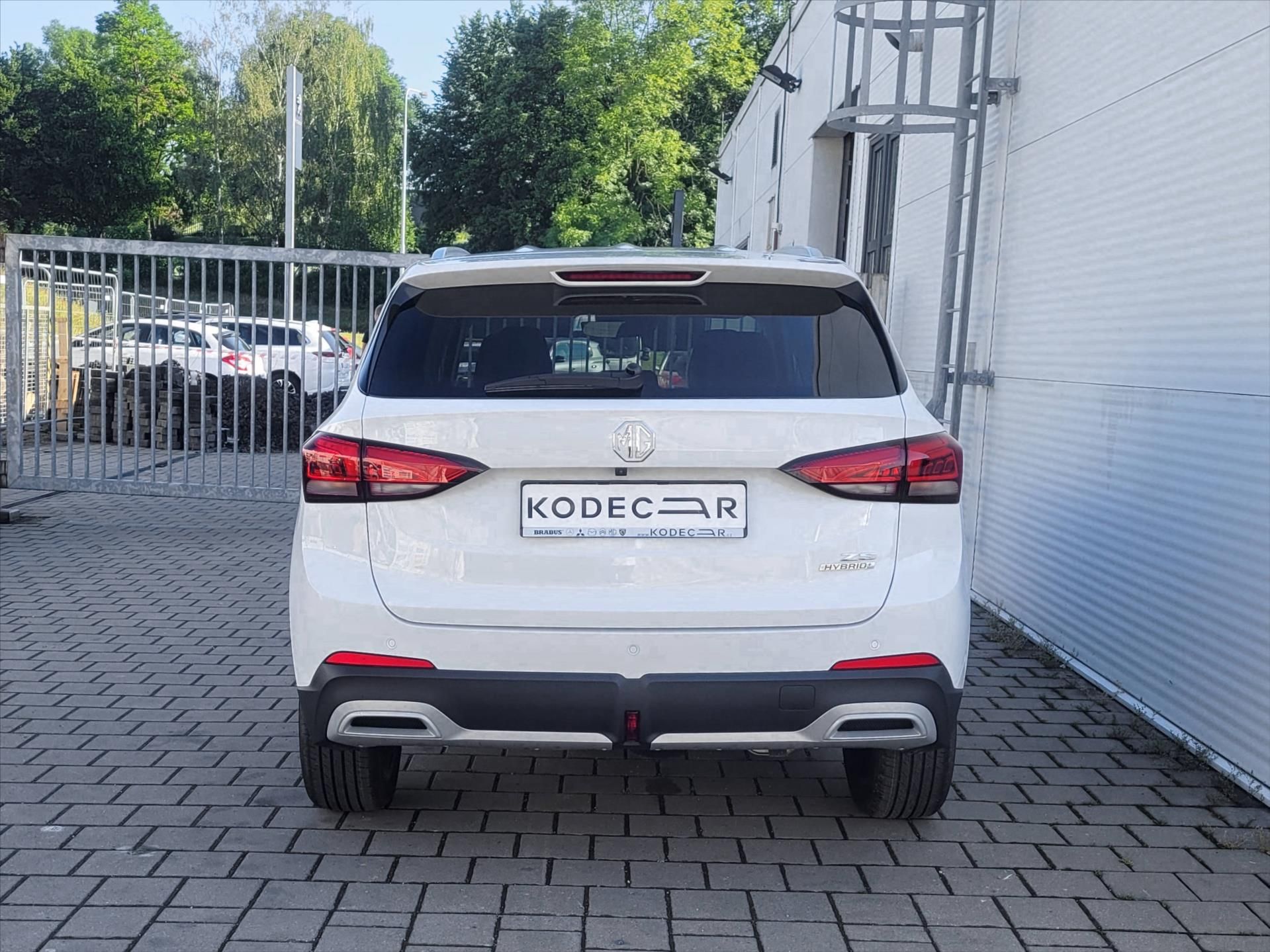 MG ZS, 1,5 HEV 102k 3AT  Exclusive - fotka 5