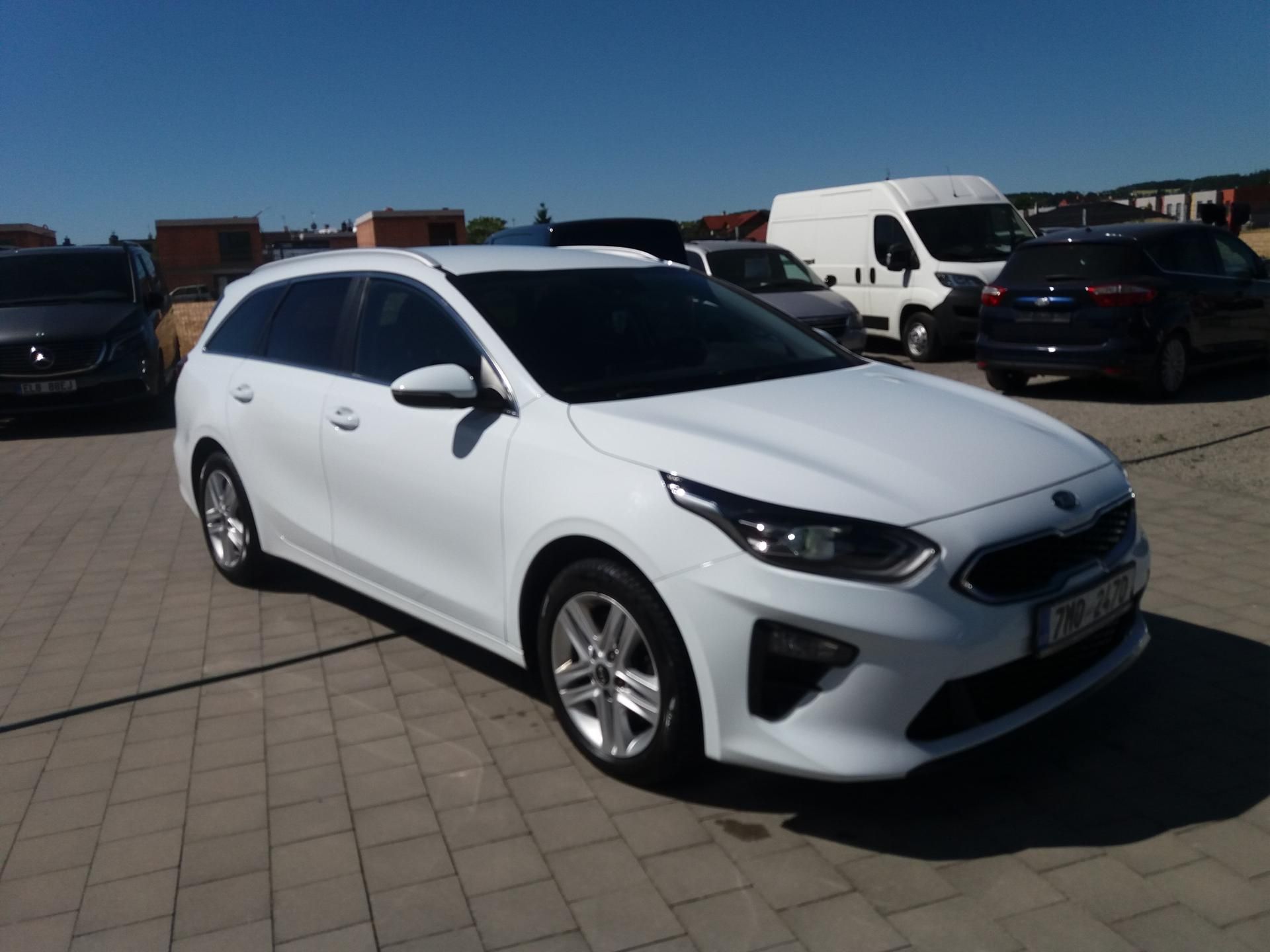Kia Cee´d, 1.6CRDi,100kW,1.MAJITEL-ČR!! - fotka 4
