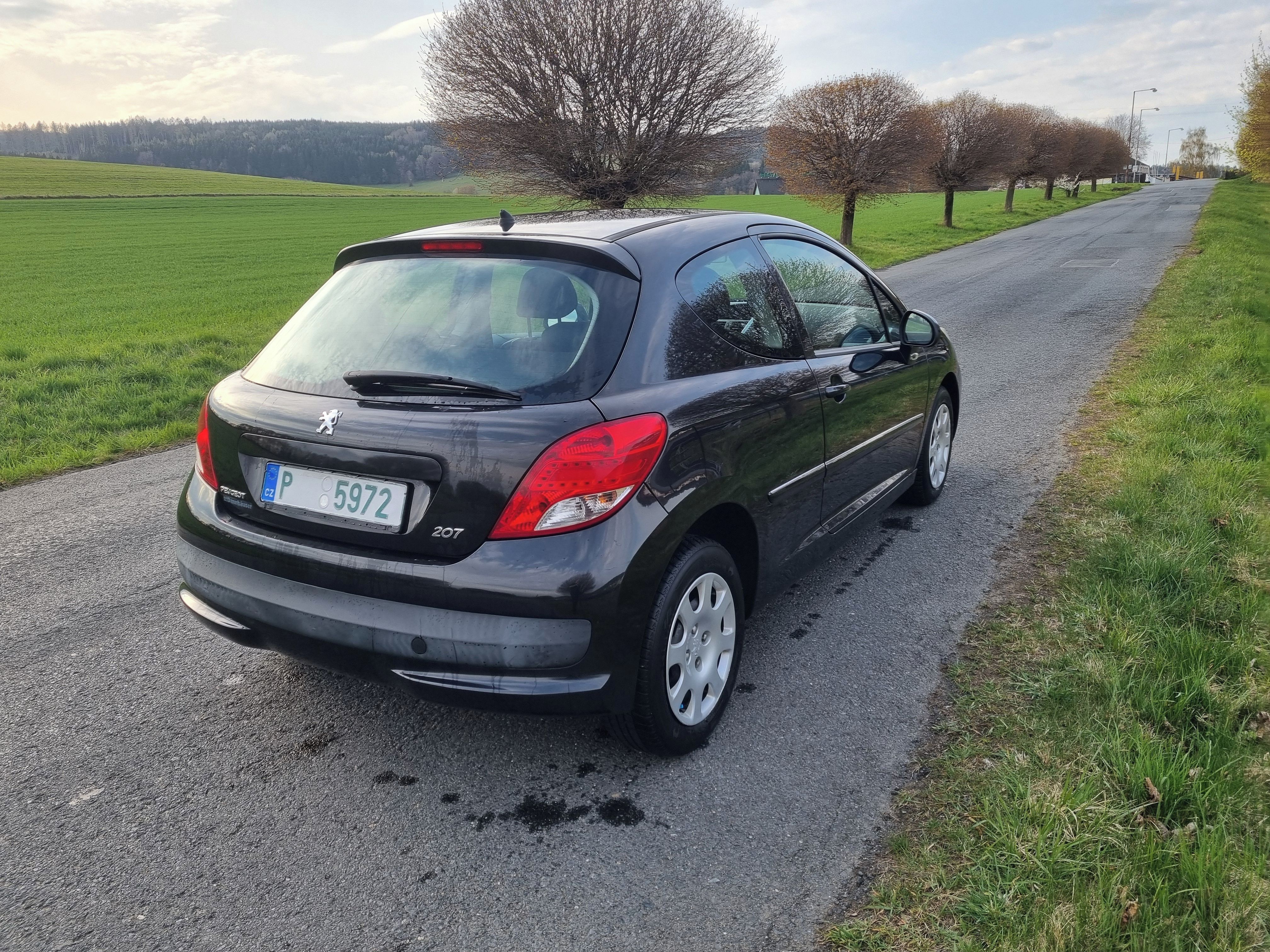 Peugeot 207, 1.4i 70 kw - fotka 2