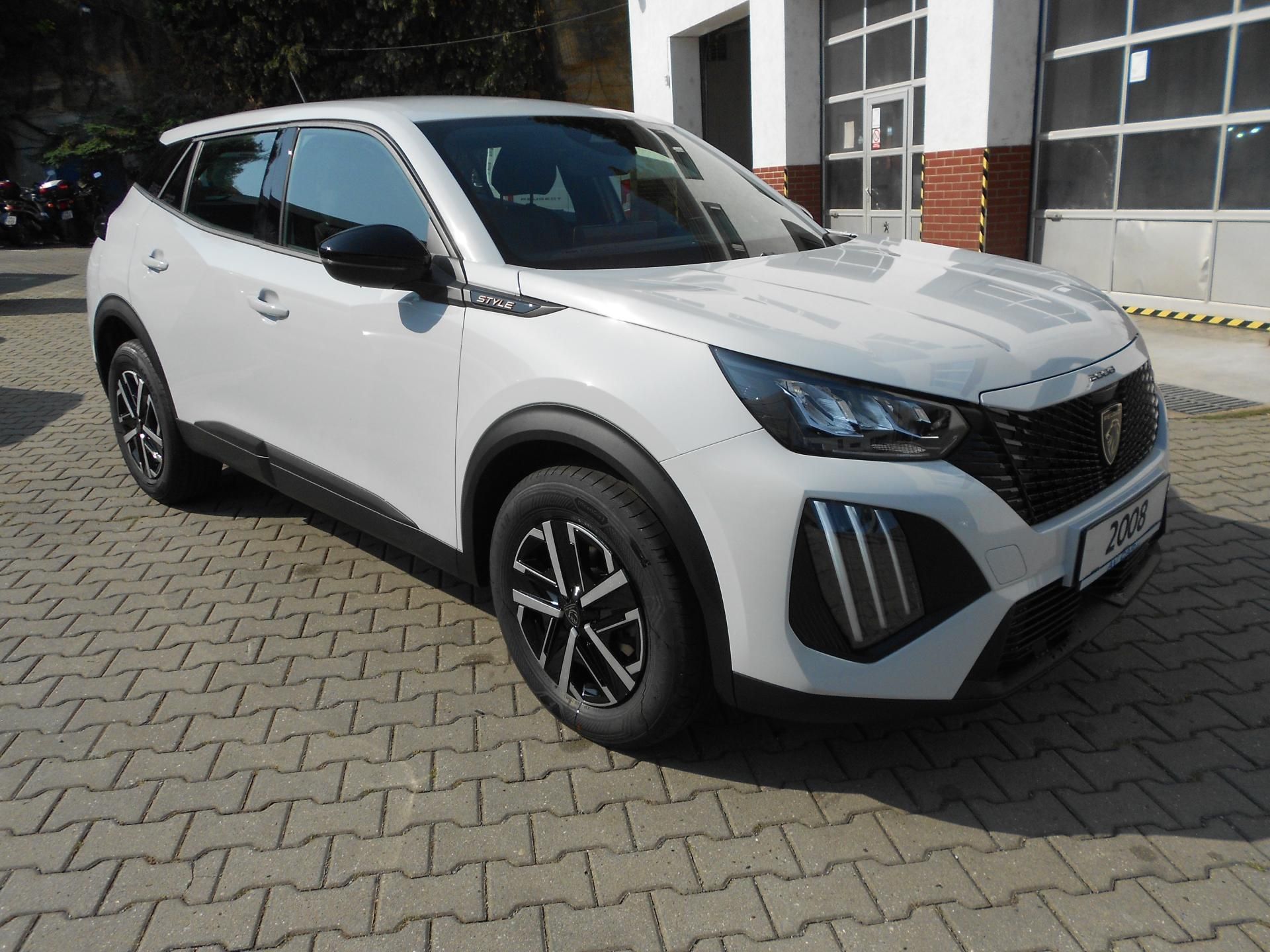 Peugeot 2008, BUSINESS Hybrid 145 e-DCS6 - fotka 3