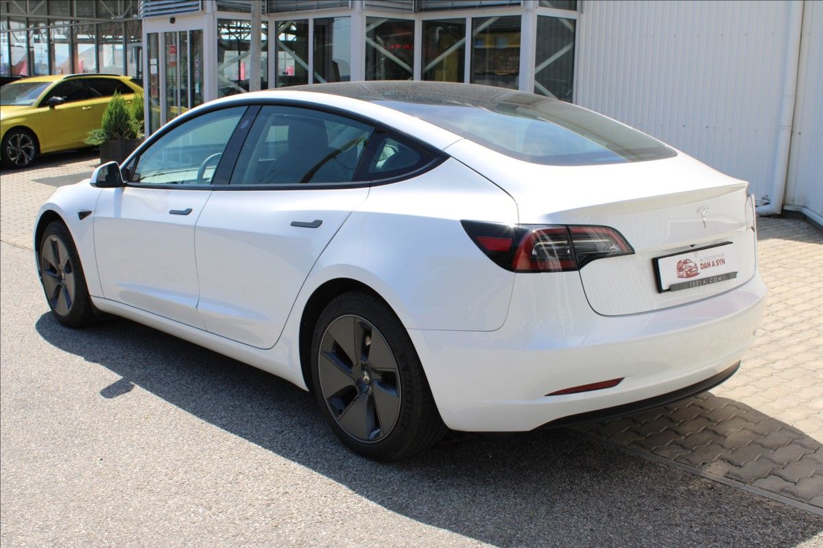 Tesla Model 3, Standard Plus - fotka 4