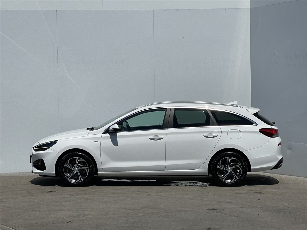 Hyundai i30, 1,5 T-GDI Combi Smart PDC - fotka 2
