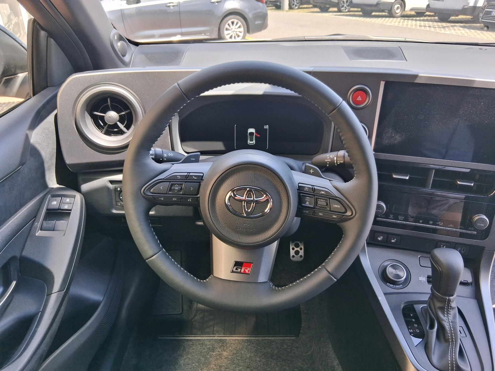 Toyota GR Yaris, 1,6 TURBO 4X4 8AT DYNAMIC + VI - fotka 4