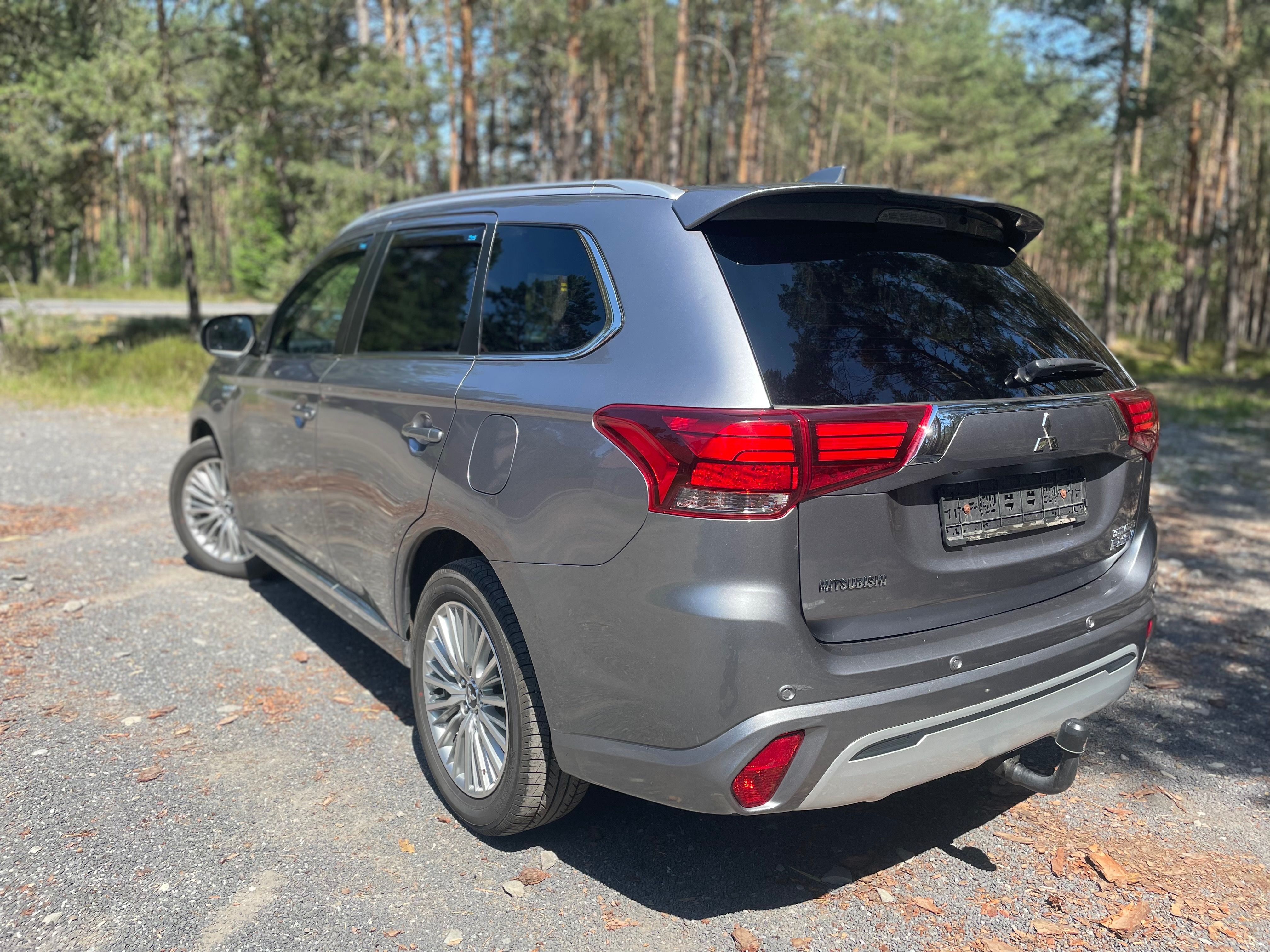 Mitsubishi Outlander, 2,4 PHEV 1.maj. FullLED, 8xalu - fotka 5