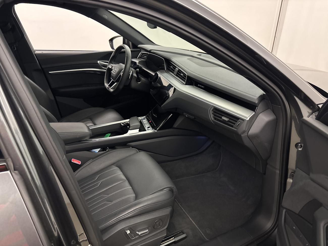 Audi e-tron, 55 QUATTRO 300kw S LINE SOH97% - fotka 6