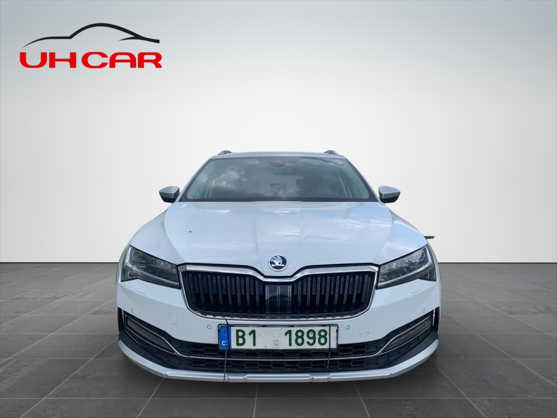 Škoda Superb, 2,0 D Scout - fotka 2