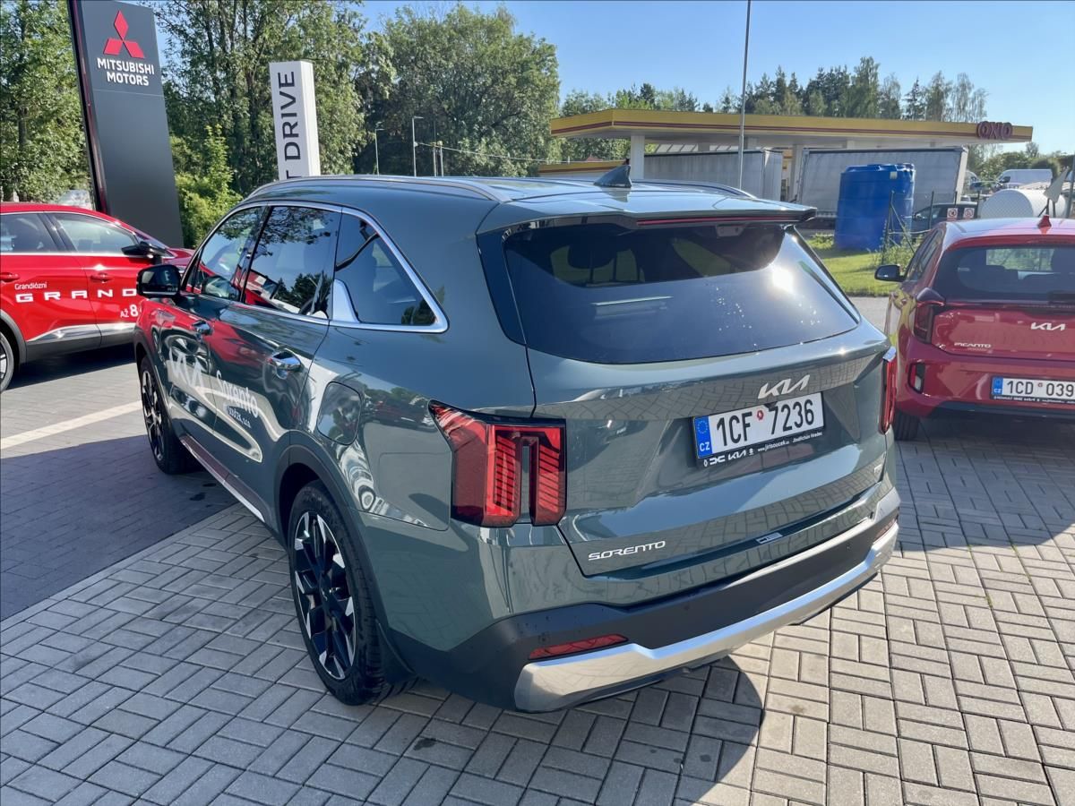 Kia Sorento, 2,2 CRDi 4x4 8DCT automat  TOP - fotka 6