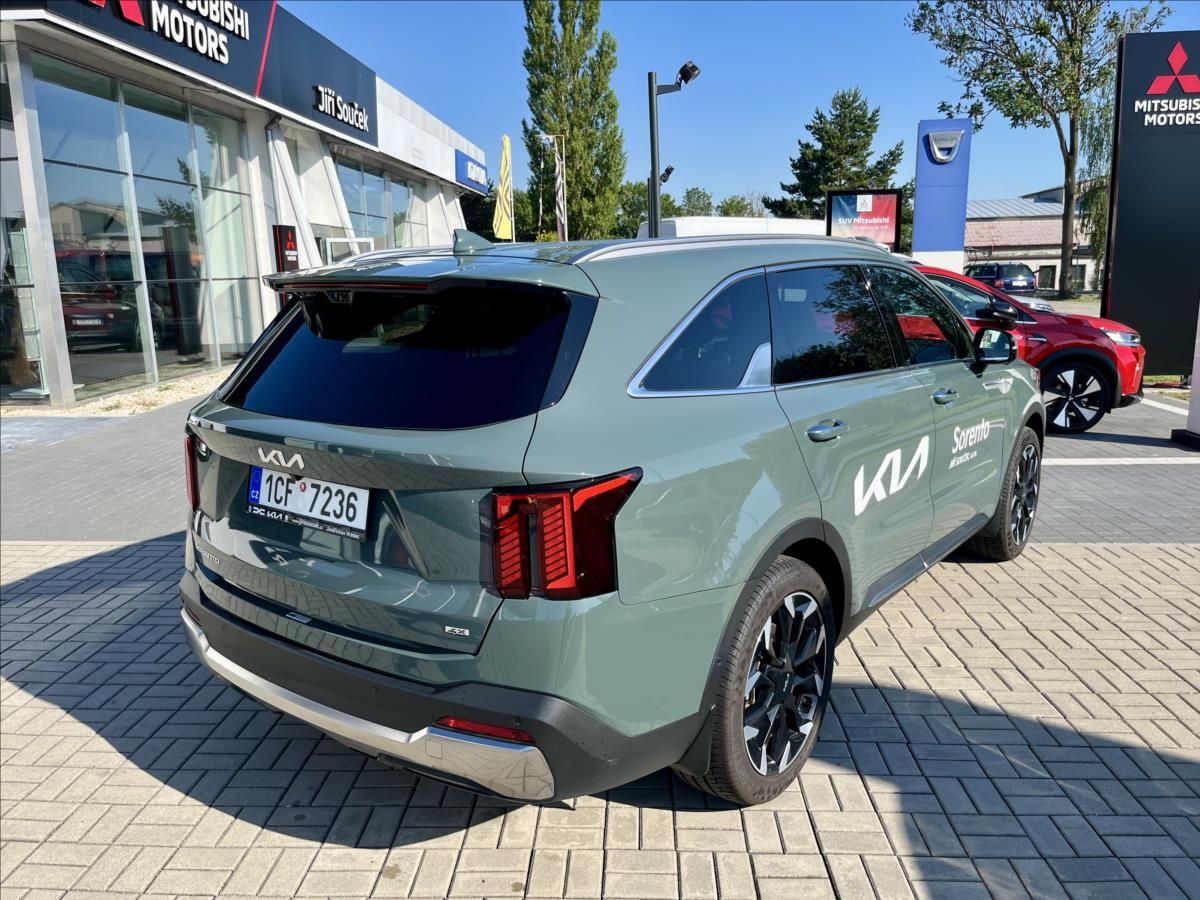 Kia Sorento, 2,2 CRDi 4x4 8DCT automat  TOP - fotka 4
