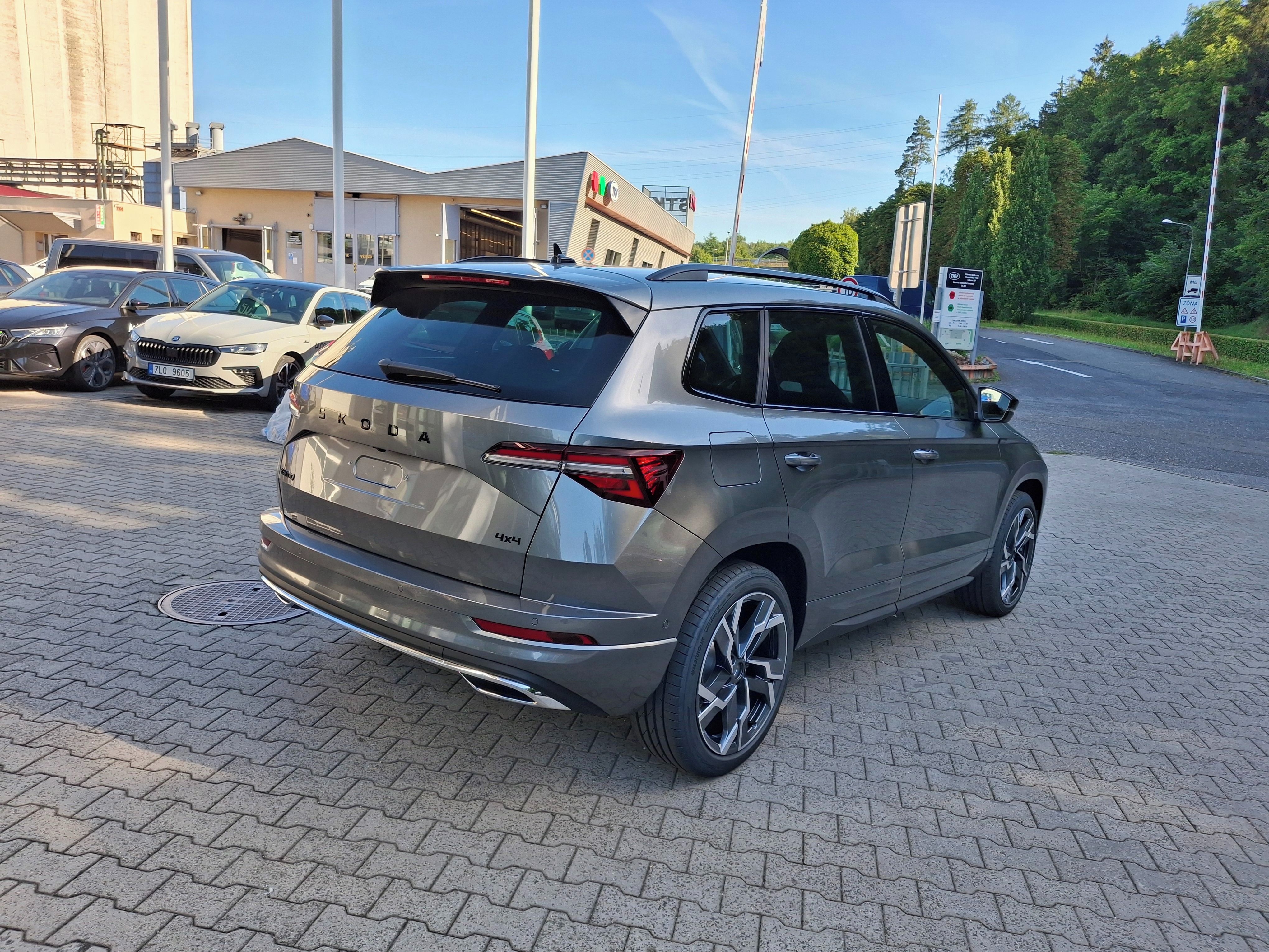 Škoda Karoq, Sportline 2,0 TSI 4x4 DSG - fotka 6