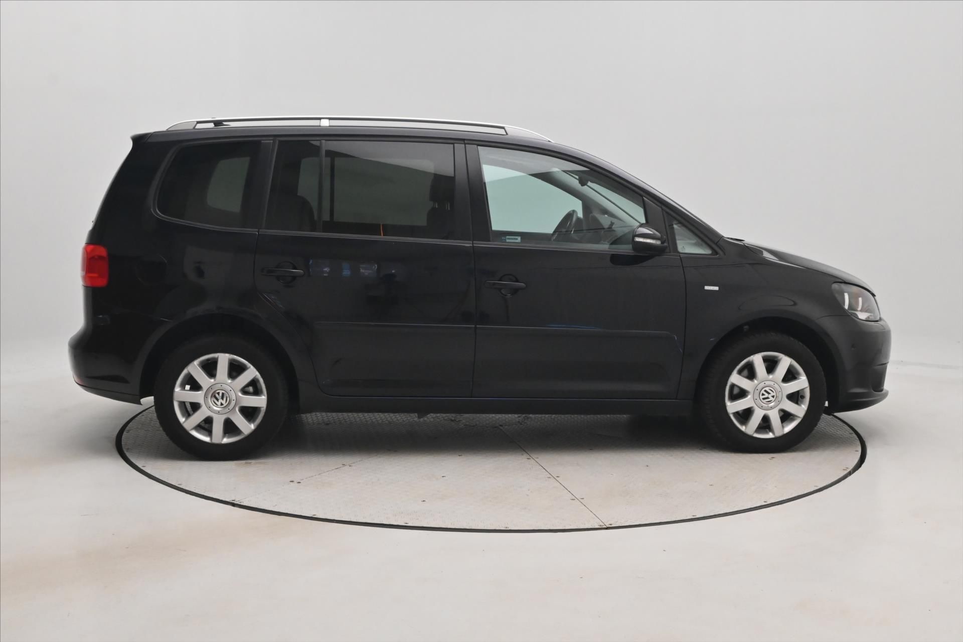 Volkswagen Touran, 2,0 TDI 103kW DSG 7 míst nová - fotka 4