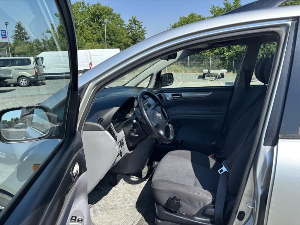 Toyota Avensis Verso, 2,0 D4D,ČR - fotka 6