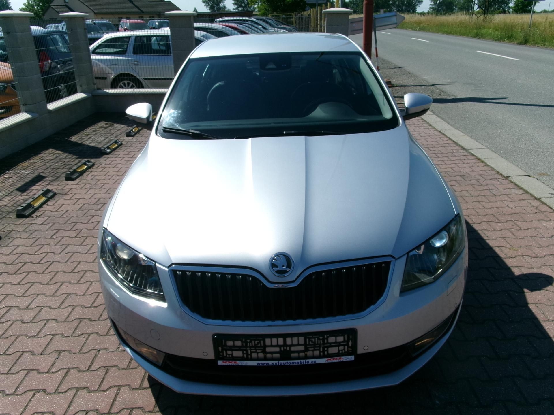 Škoda Octavia, 1,4 TSI AC BT NAVI TEMP - fotka 5