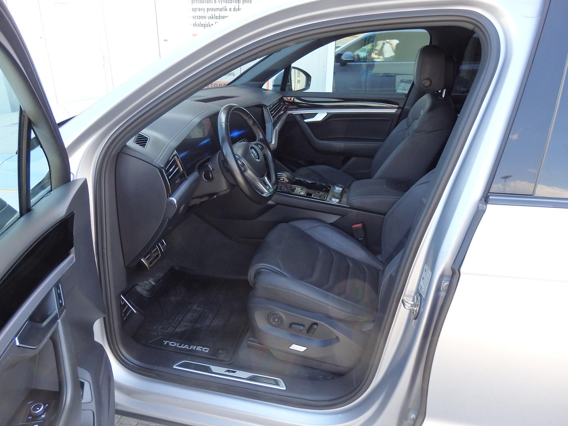 Volkswagen Touareg, 4.0 TDI V8 310 kW R-LINE - fotka 6