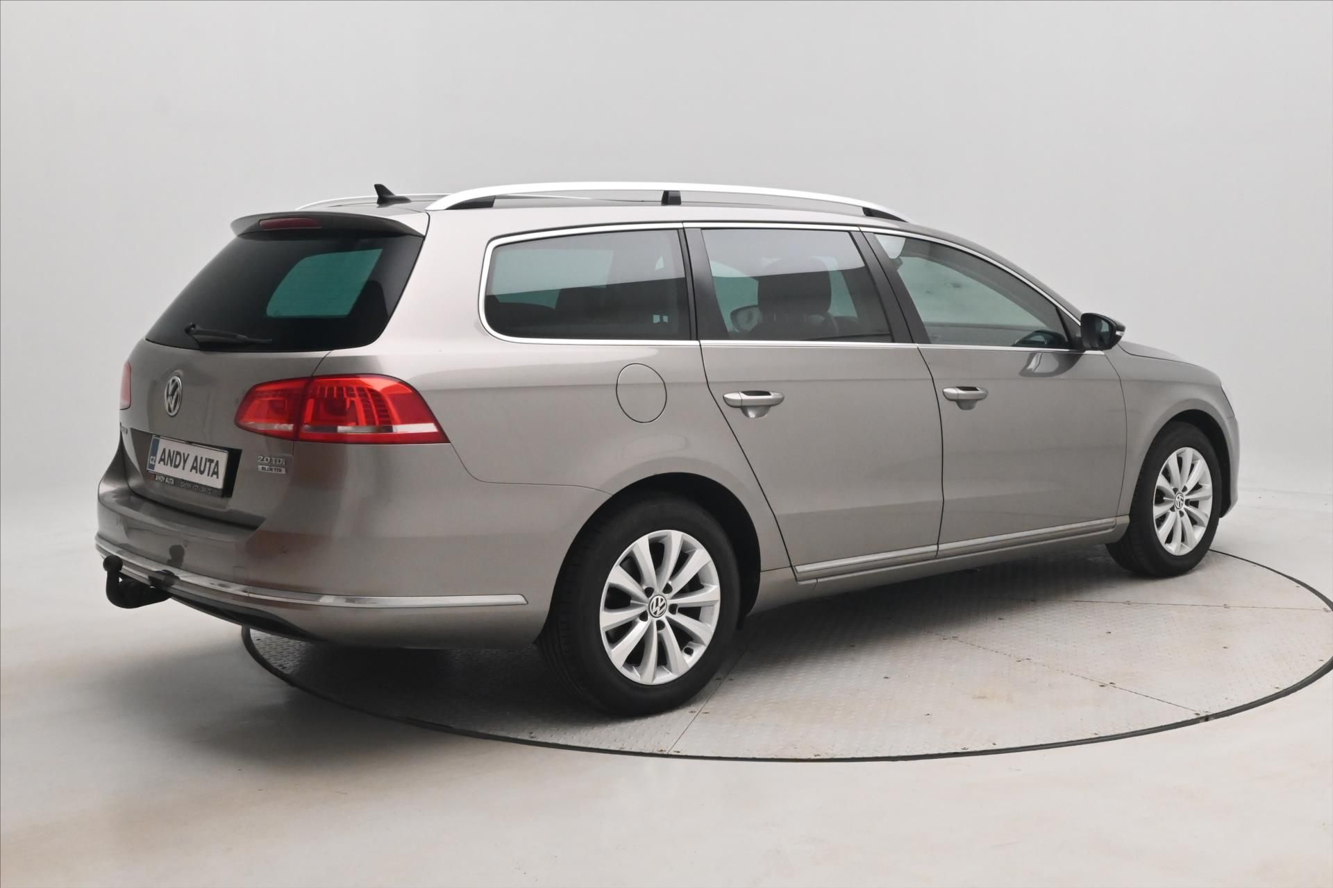 Volkswagen Passat, 2,0 TDI 103kW Business Edition - fotka 5