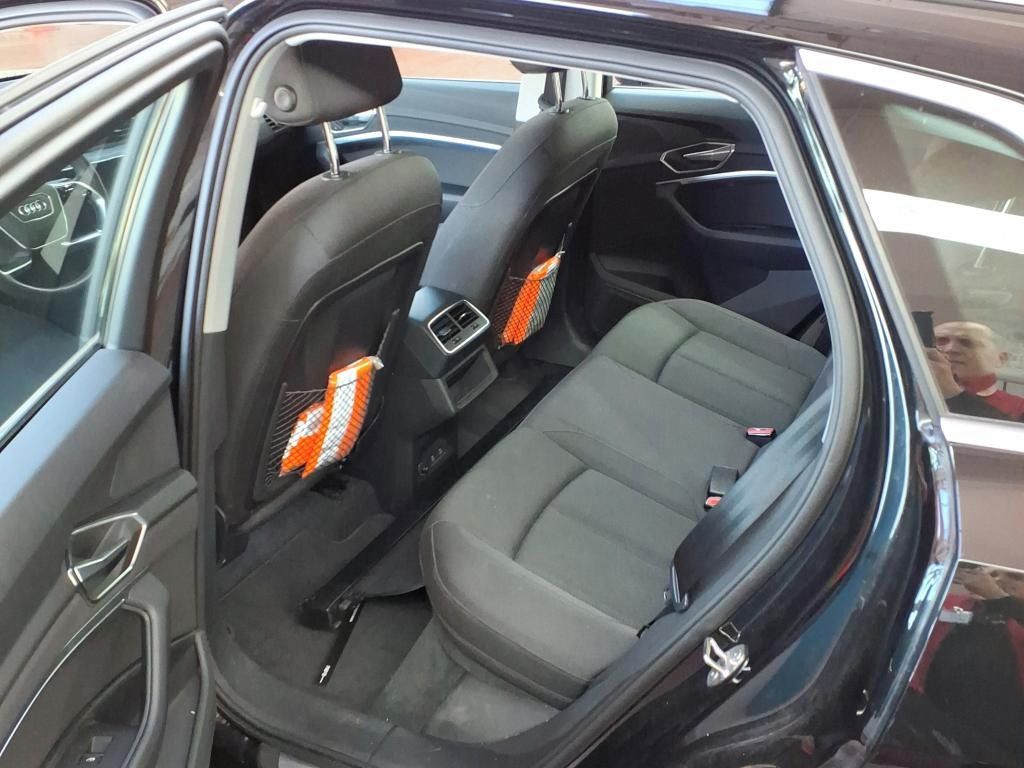 Audi Q8 e-tron, 50,asitenti,kamery okolí,kessy - fotka 6