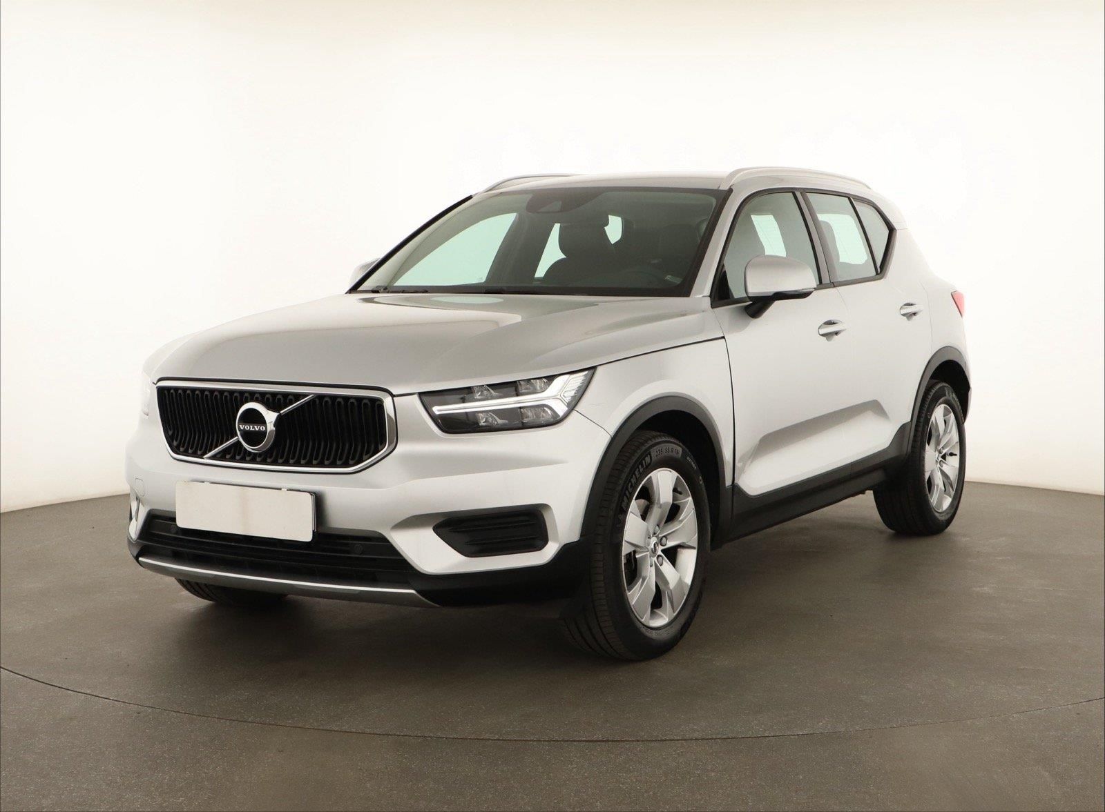 Volvo XC40, T3, Momentum, Serv.kniha, Kůže - fotka 2