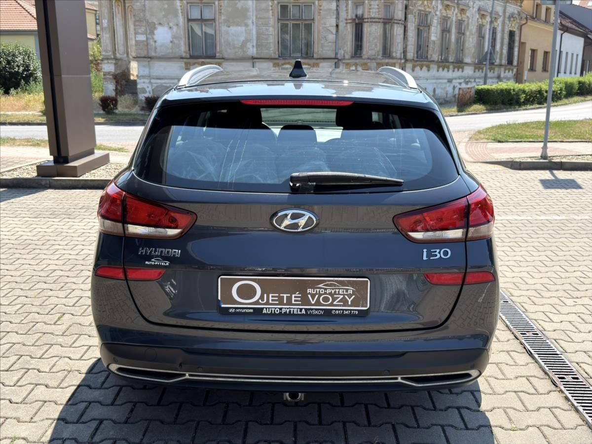 Hyundai i30, 1,5 DPi, MT  WG Family Comfort - fotka 6