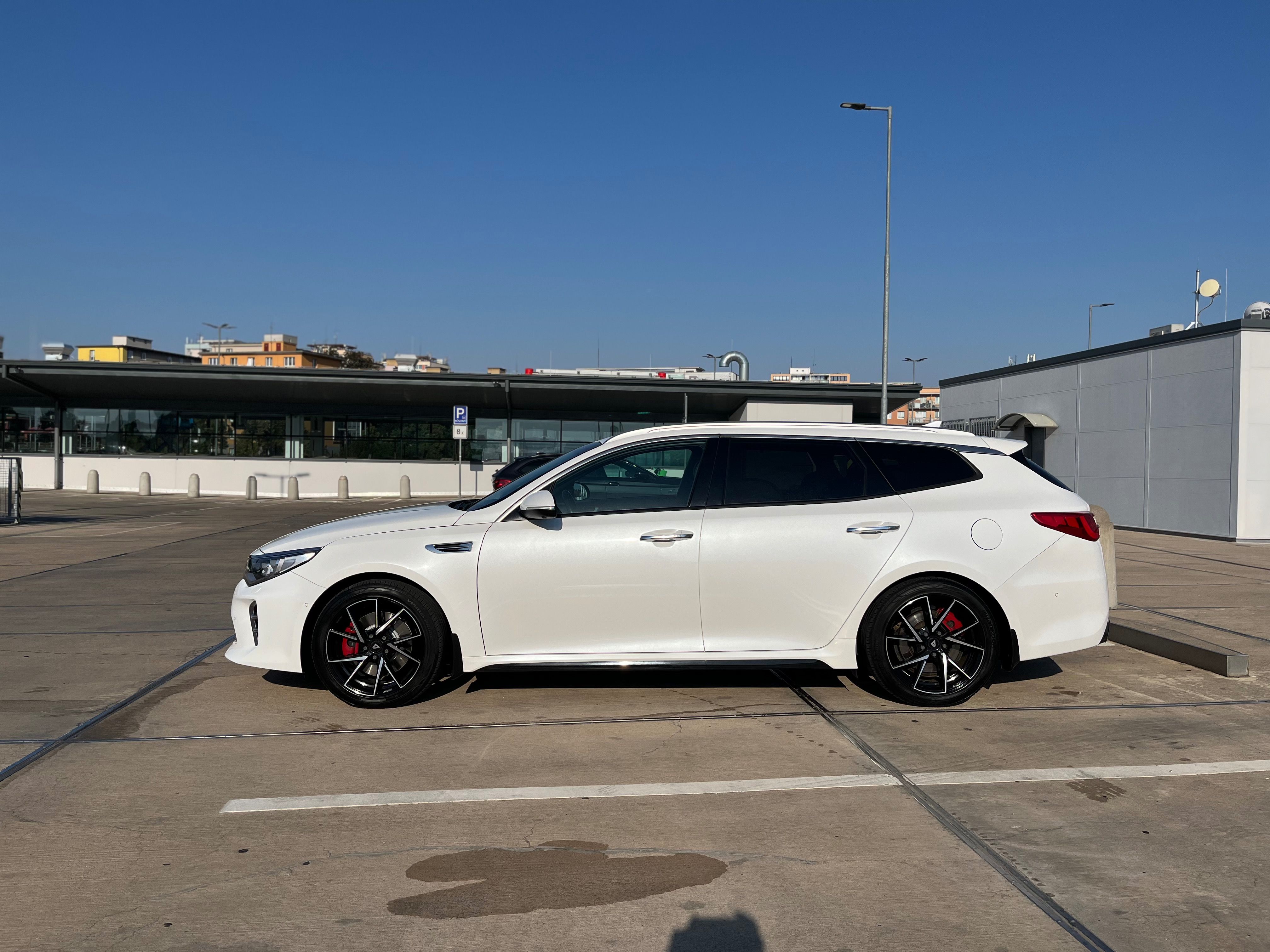Kia Optima, Kia Optima GT SW 2.0 180kw - fotka 4