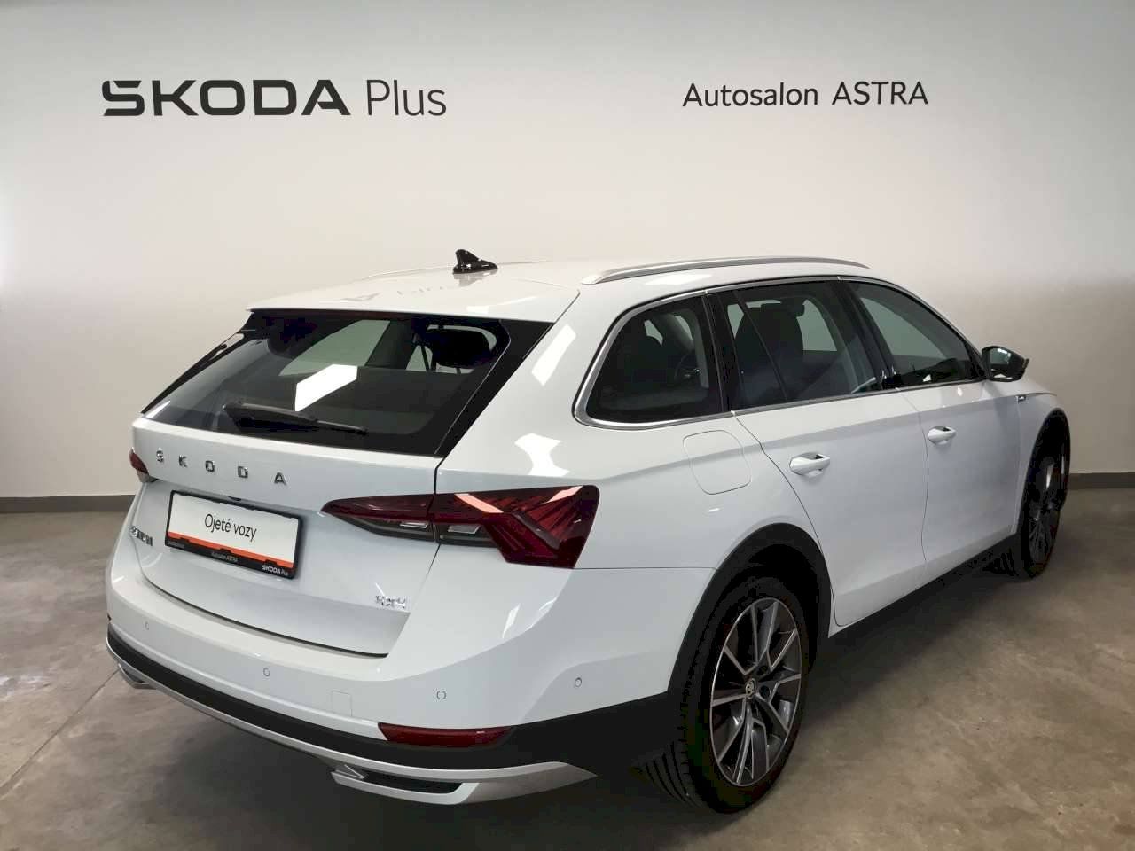 Škoda Octavia, Combi Scout 4x4 DSG 2.0 TDI 11 - fotka 2