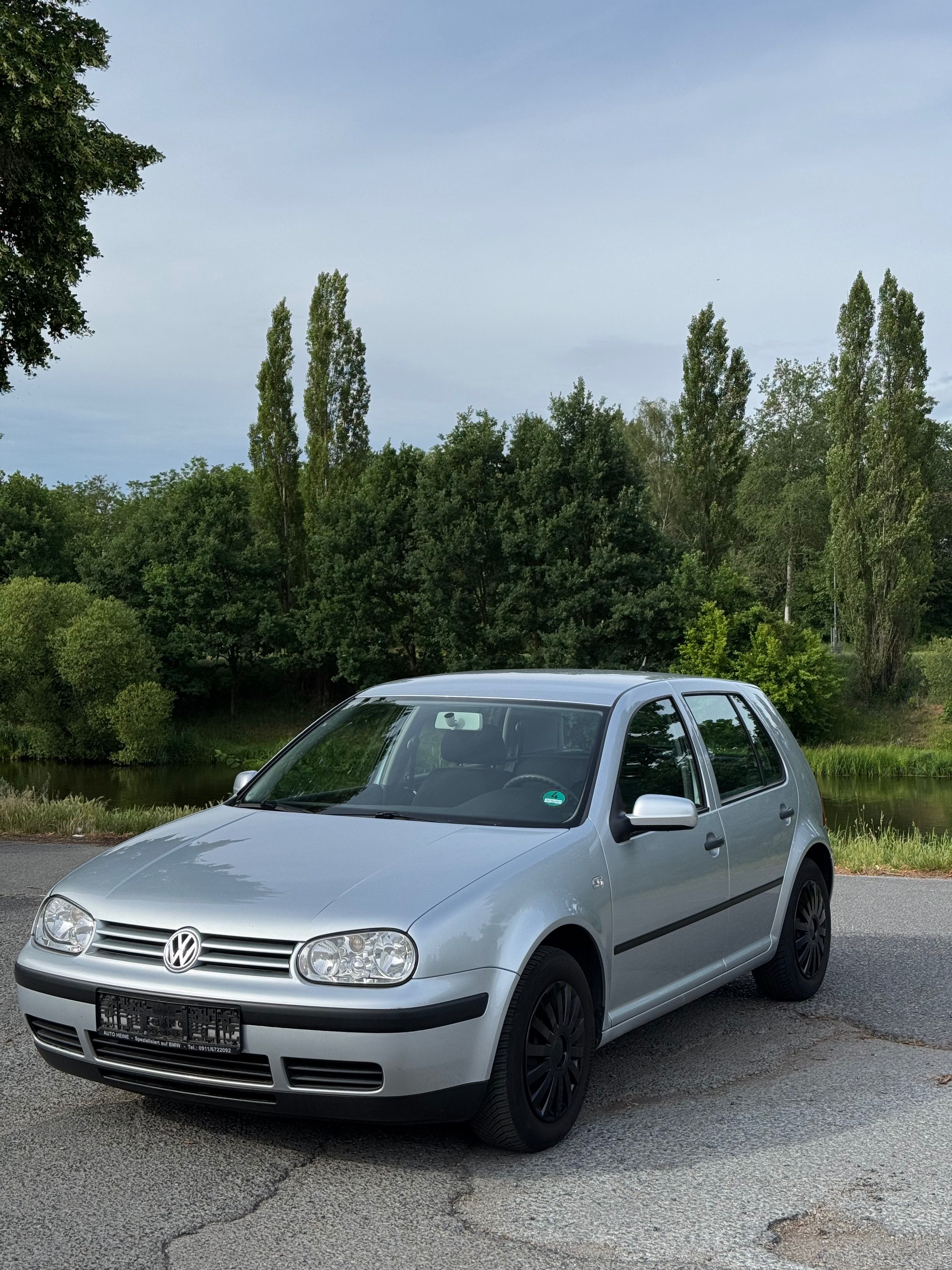 Volkswagen Golf, 1.4i 60Kw manuál klima - fotka 2