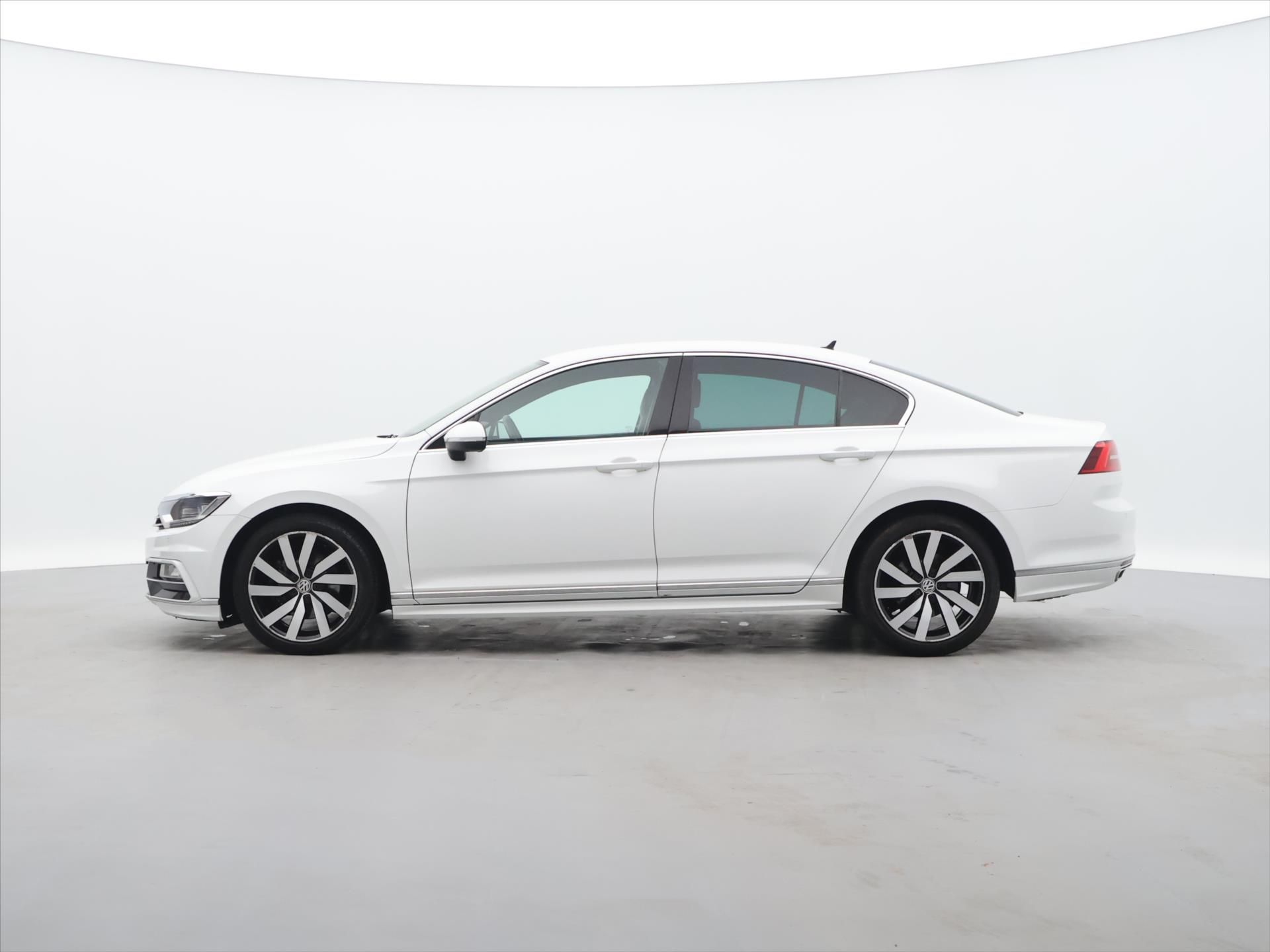 Volkswagen Passat, 2,0 TDI 140kW DSG R-line CZ - fotka 4