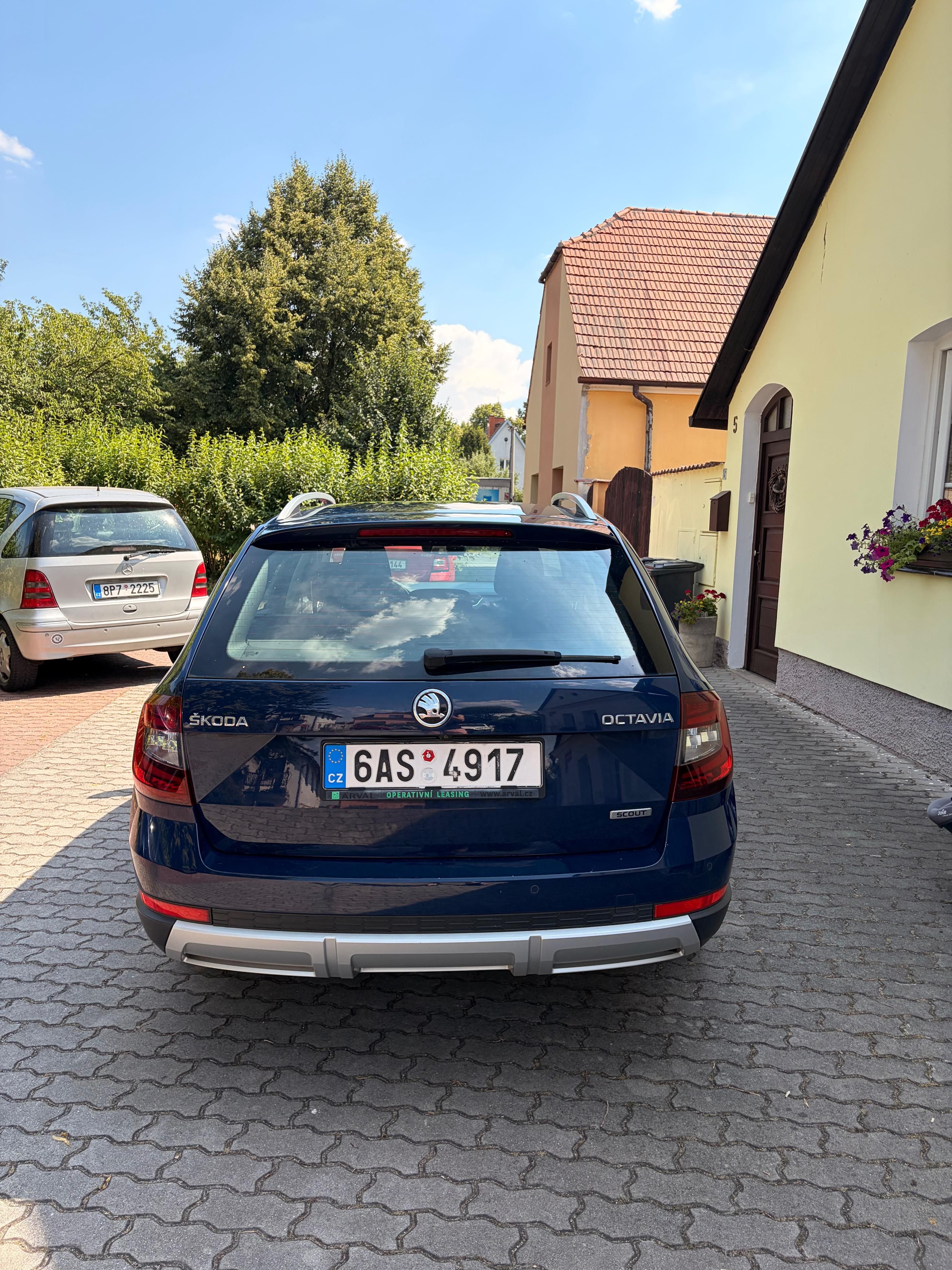Škoda Octavia, 2.0 TDI Scout 4x4 DSG - fotka 6