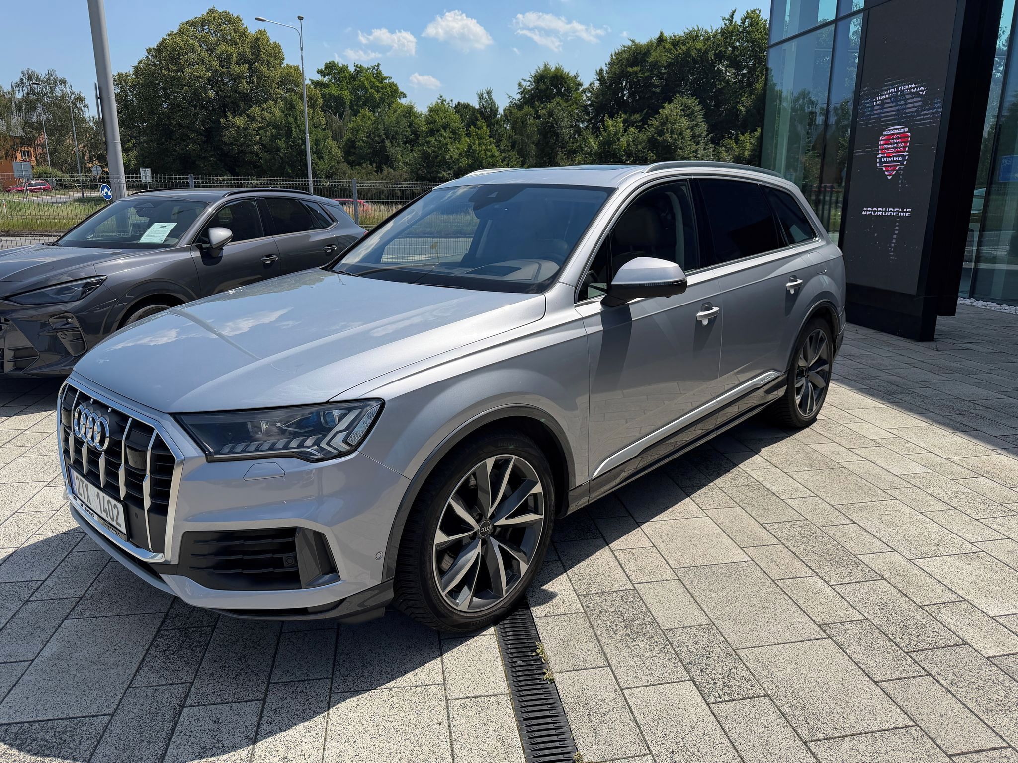 Audi Q7, 55 TFSI e 280 Tiptronic Quattr - fotka 4