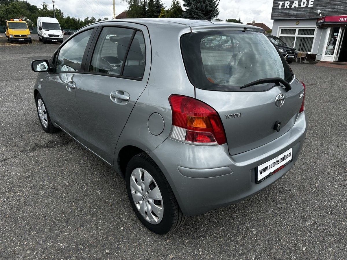 Toyota Yaris, 1,3 i-MÁLO KM-KLIMA-CEBIA - fotka 3