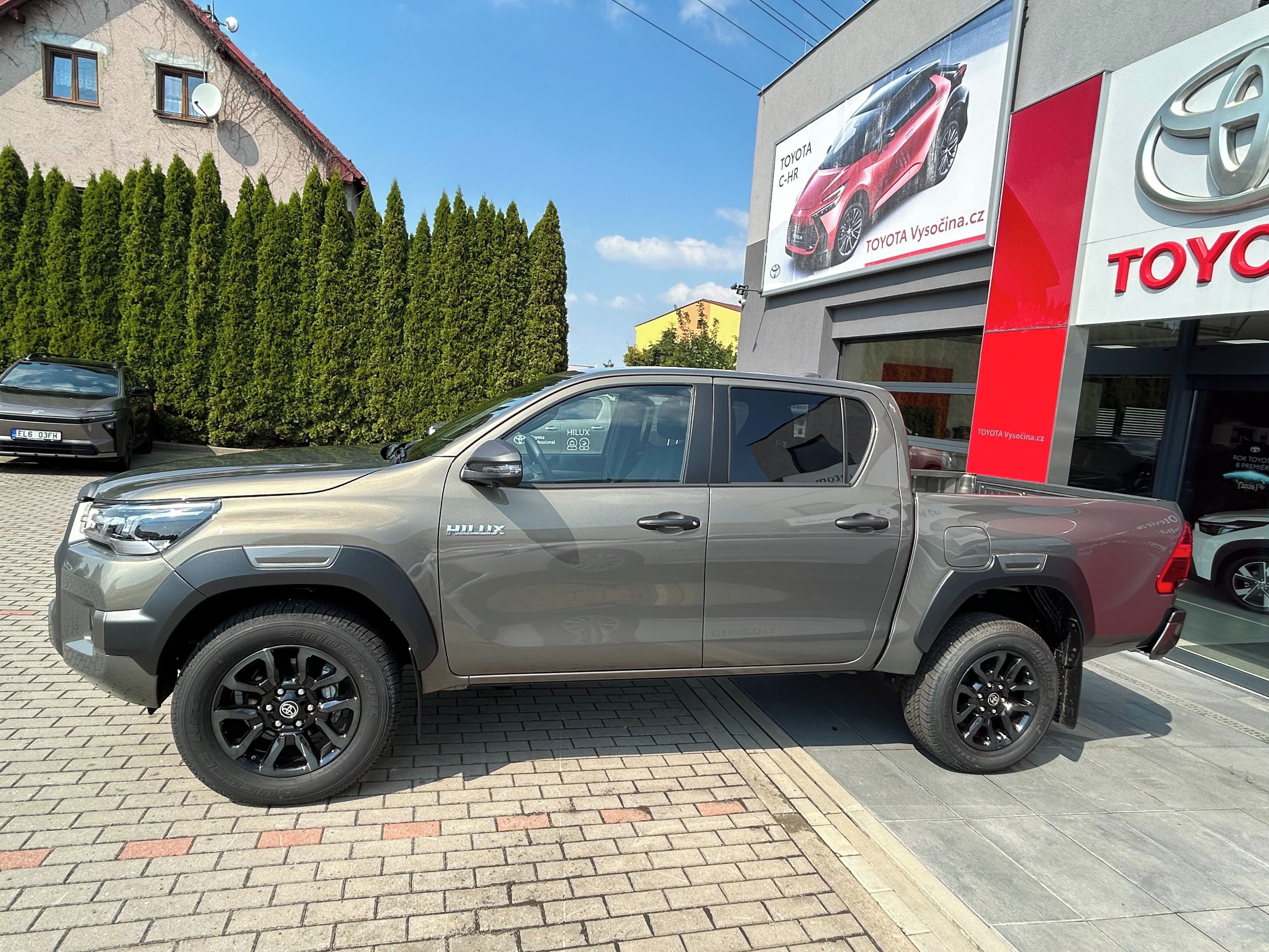Toyota Hilux, 2,8D 4x4 6AT Invincible HYB - fotka 3
