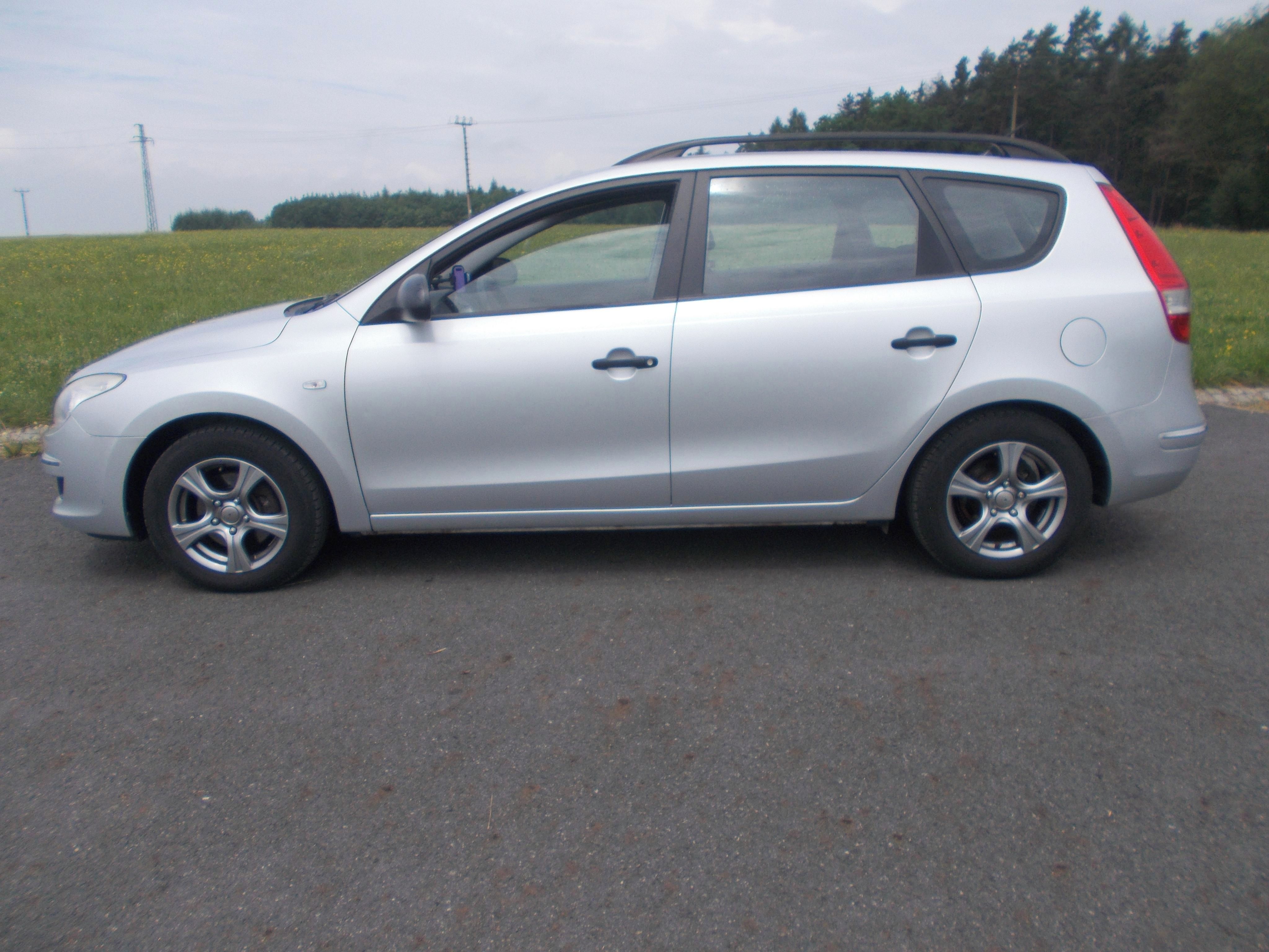 Hyundai i30, 1,6 CRDi nová STK - fotka 2