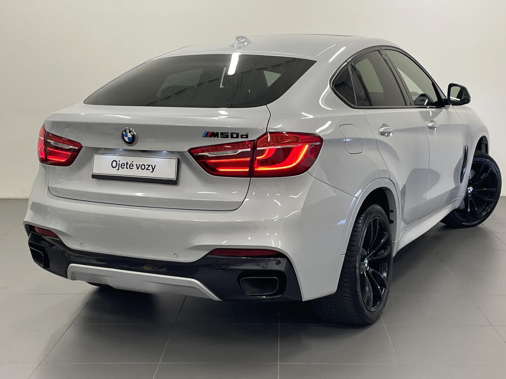 BMW X6, X6 M50d xDrive, B&O - fotka 2