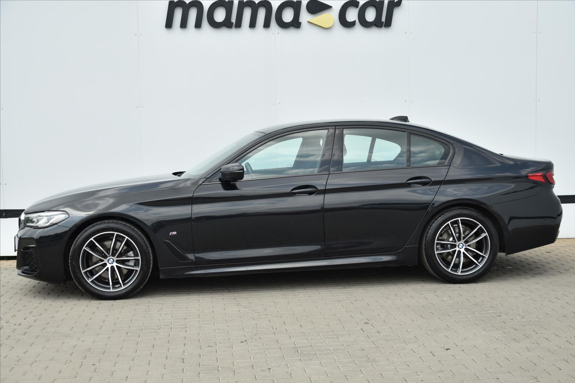 BMW Řada 5, 520d xDrive M PAKET DPH ČR - fotka 4