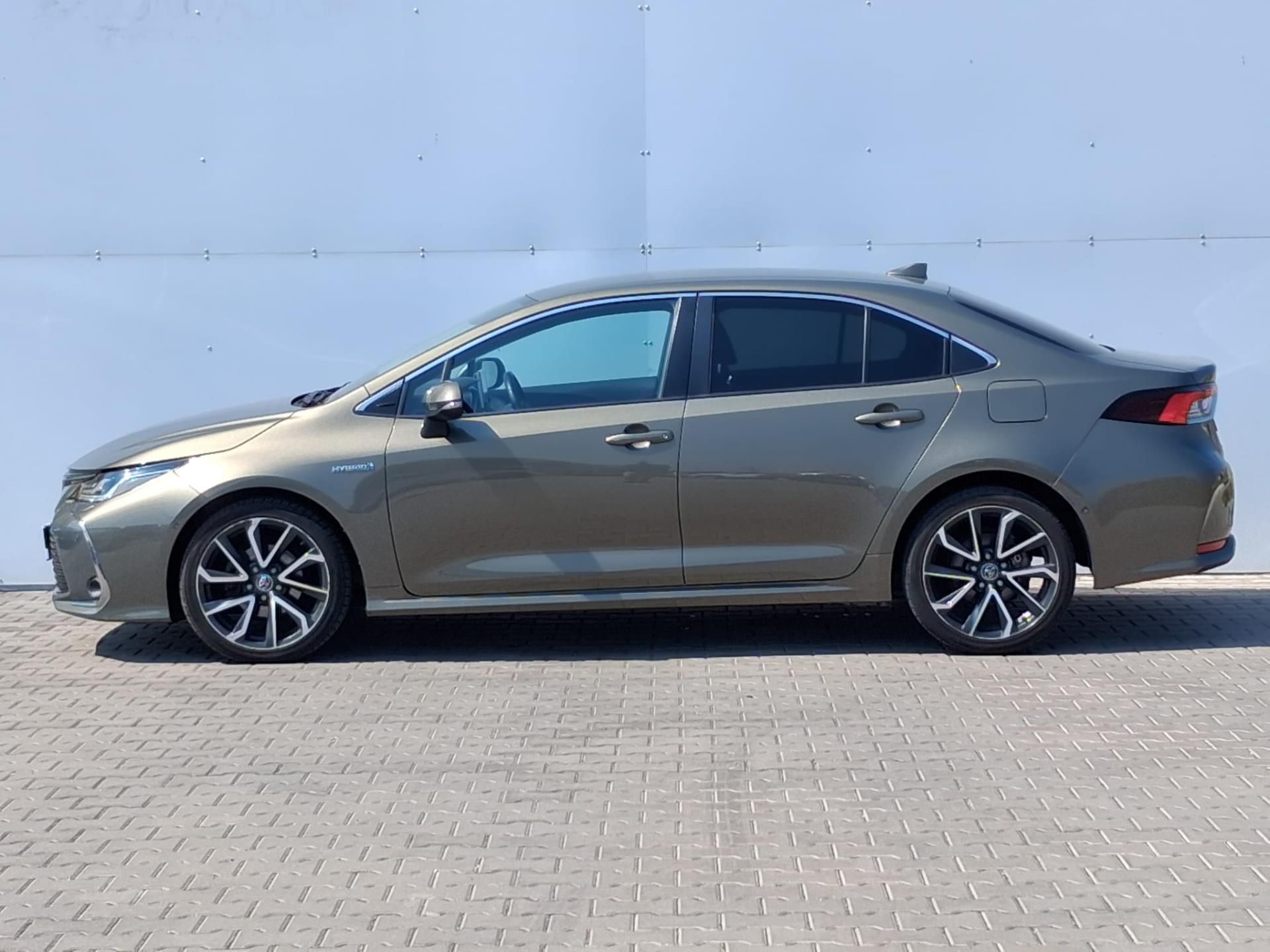 Toyota Corolla, 1.8 HSD e-CVT Executive - fotka 3
