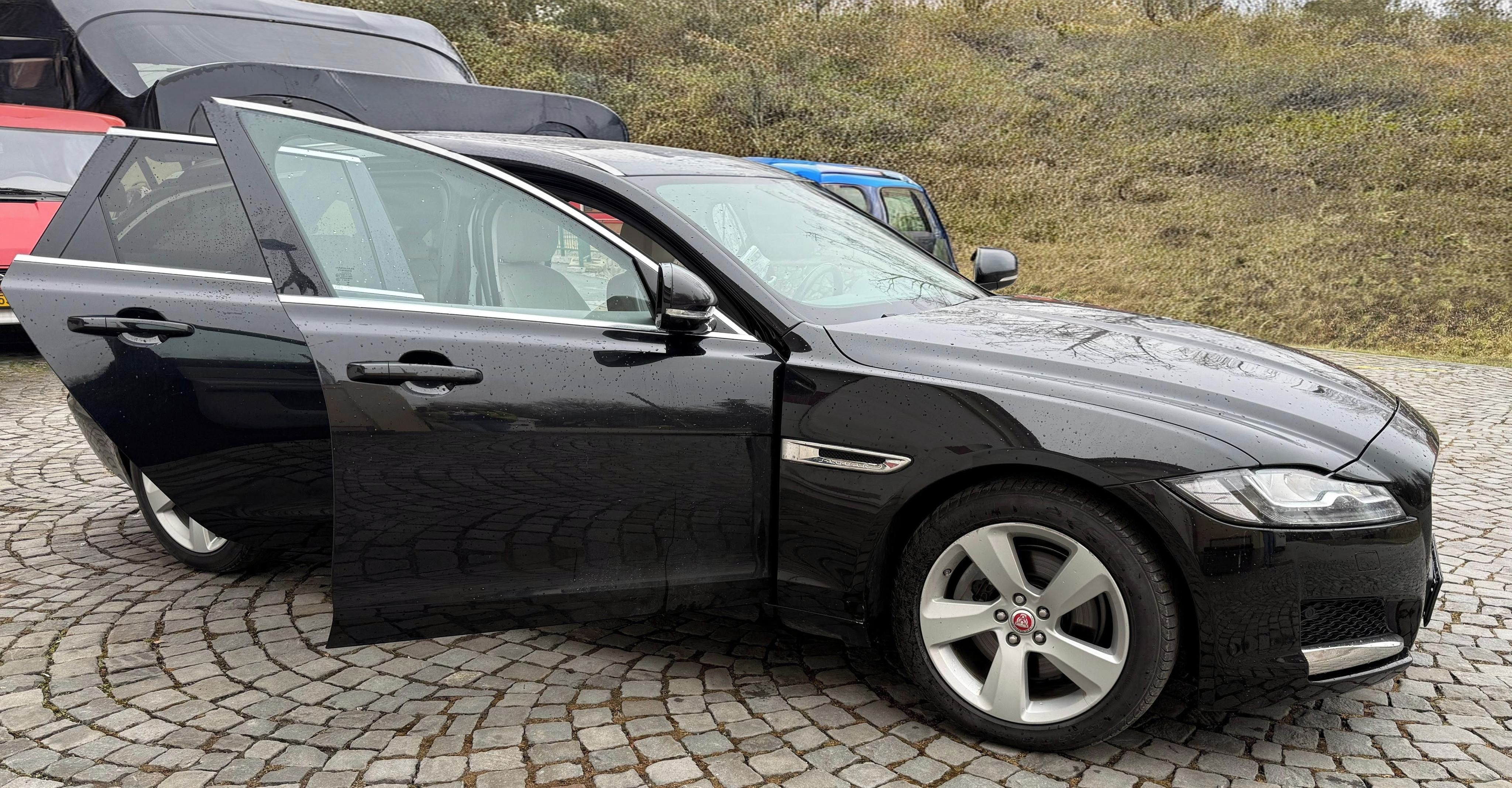 Jaguar XF, JAGUAR XF, X260, 2.0D 132kw - fotka 4