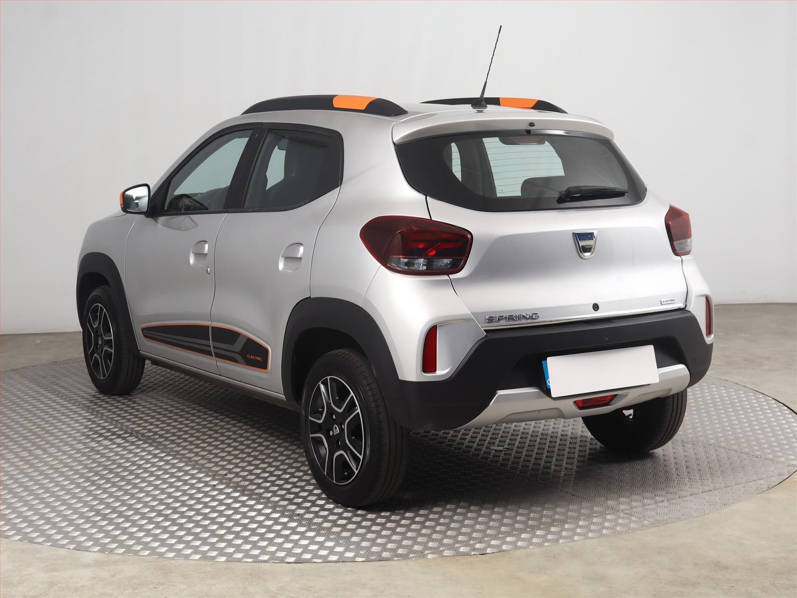 Dacia Spring, Electric 45 (27 kWh), SoH 91% - fotka 4