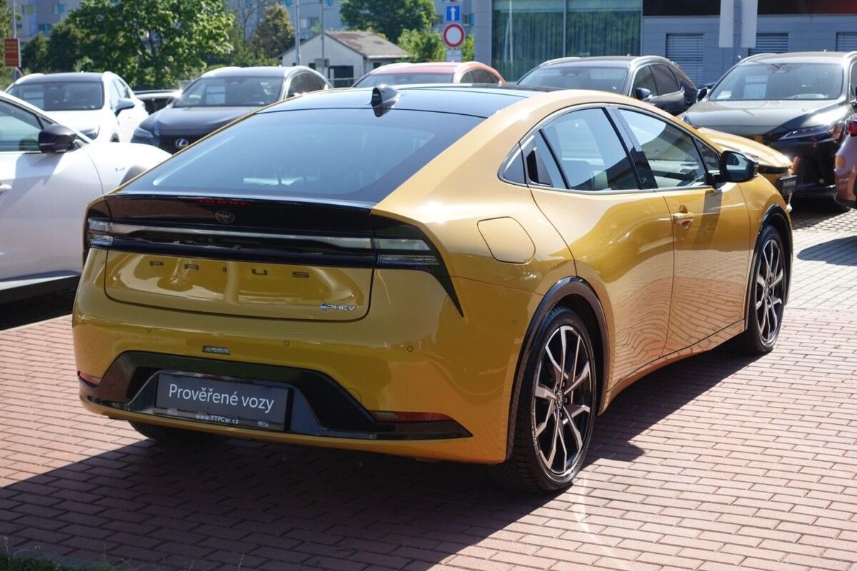 Toyota Prius, 2.0 PHEV Executive sada komple - fotka 4