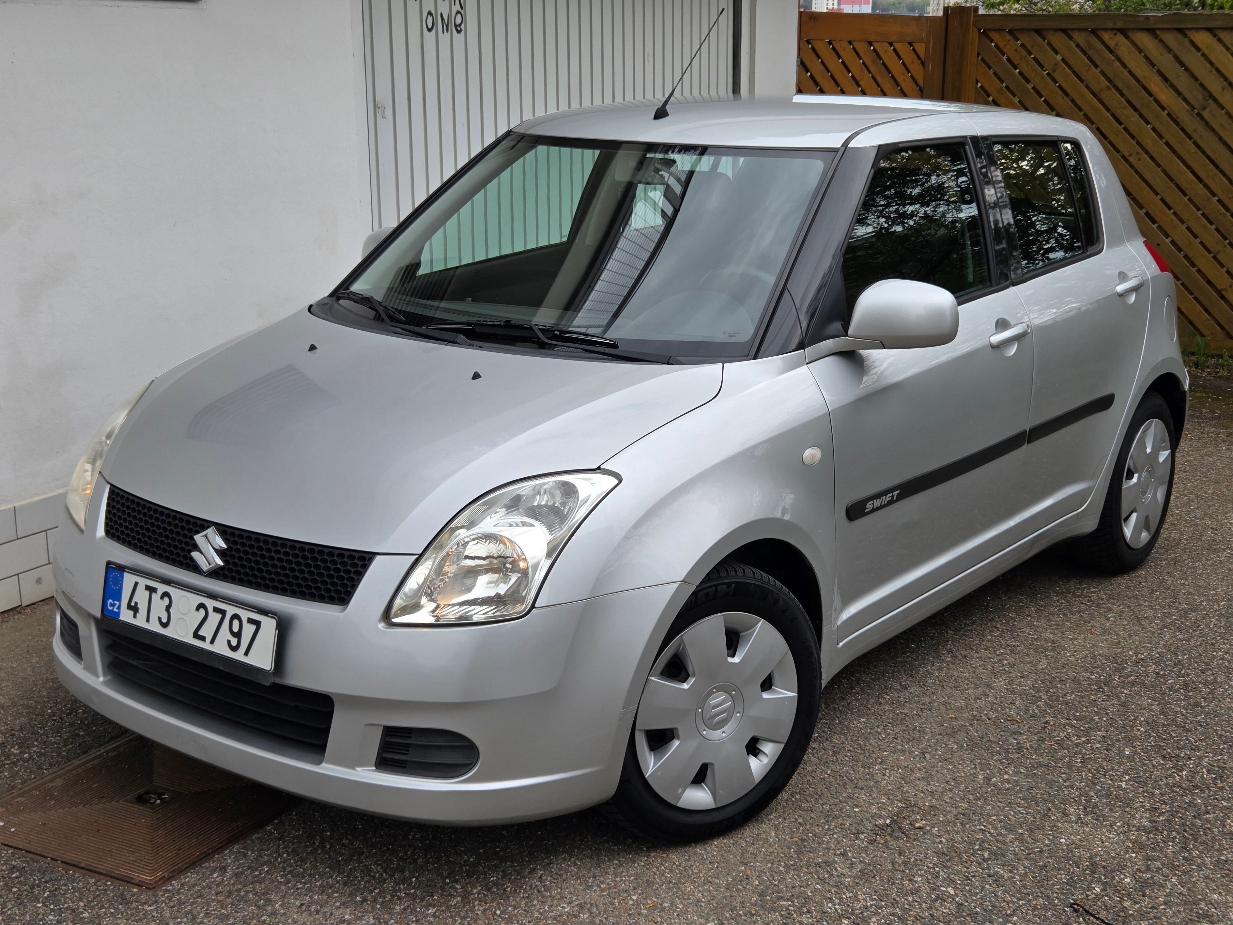 Suzuki Swift, 1.3i Velmi malý nájezd km.