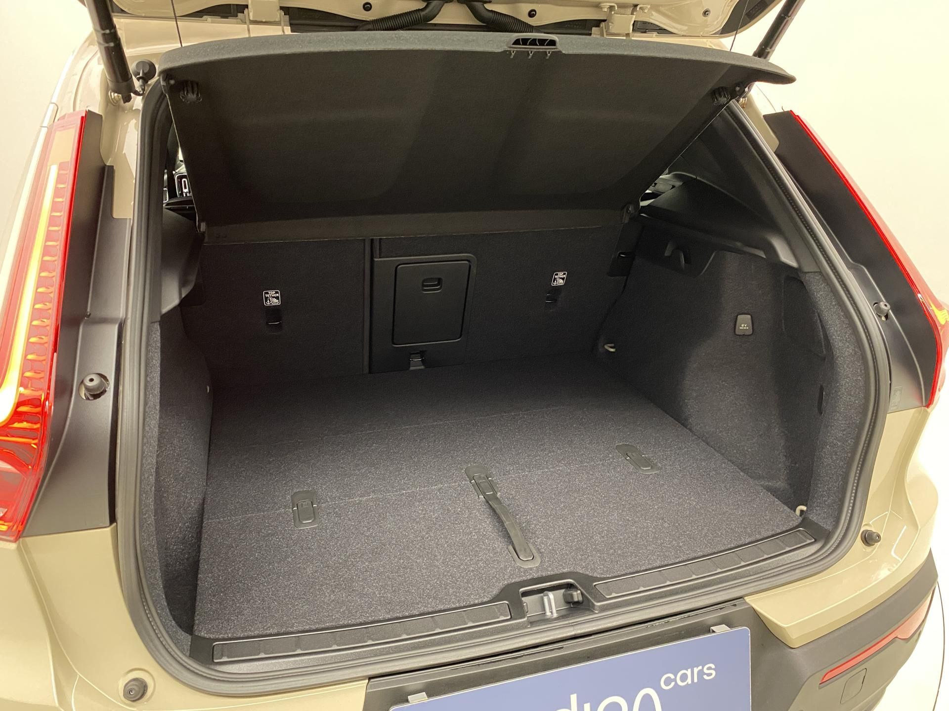 Volvo XC40, B3 AUT DARK ULTRA - fotka 5