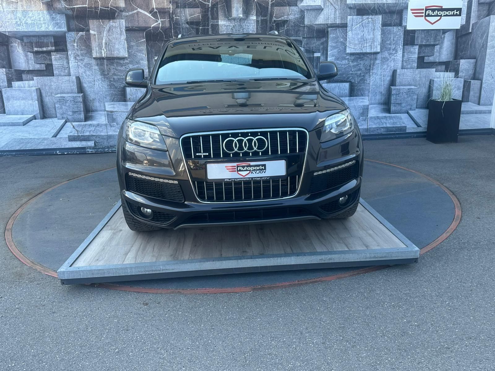Audi Q7, 3.0TDi, 180KW, S-LINE, VZDUCH - fotka 2