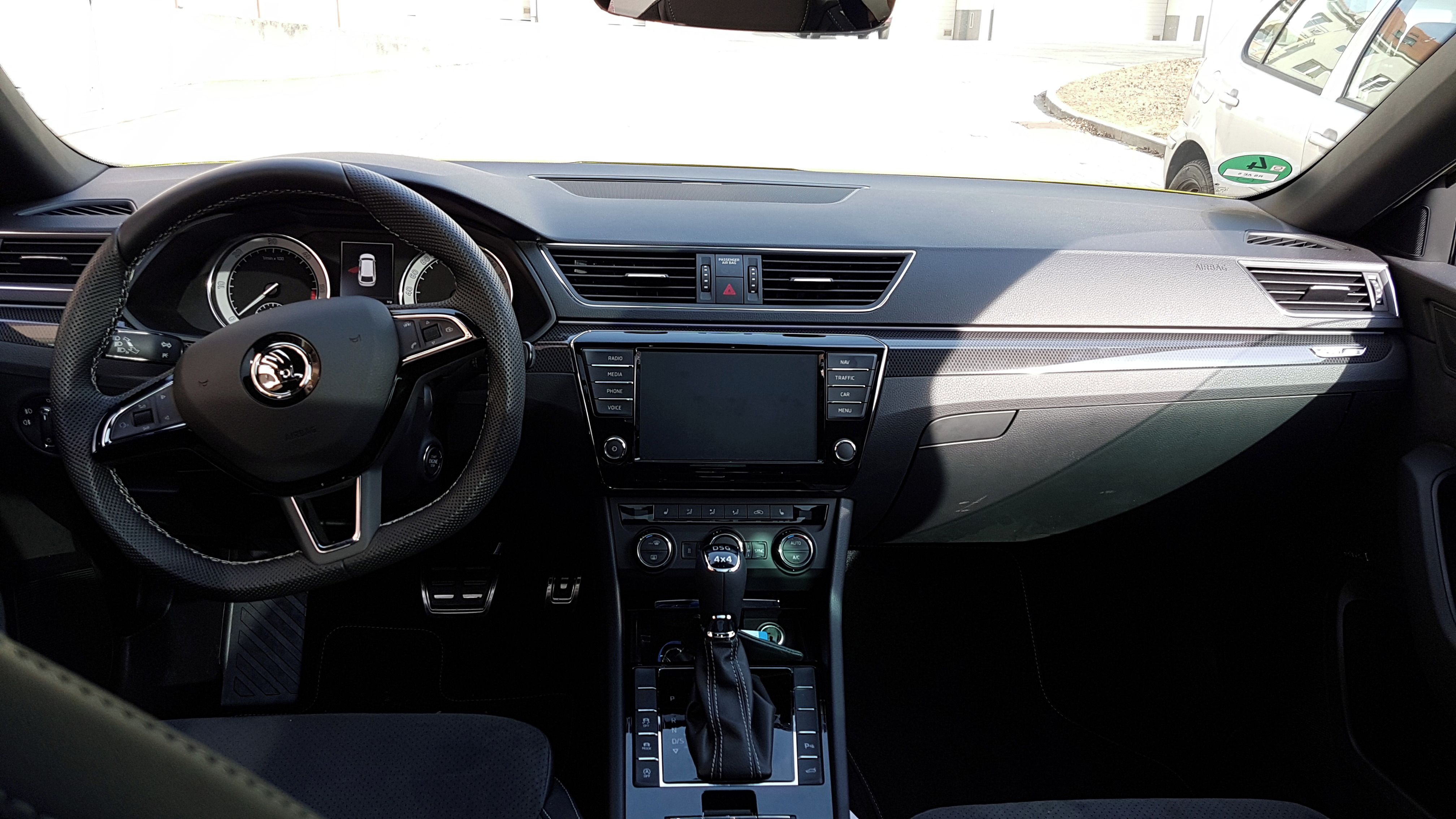 Škoda Superb, 4x4 SPORTLINE pan.,alcan.,taž - fotka 6