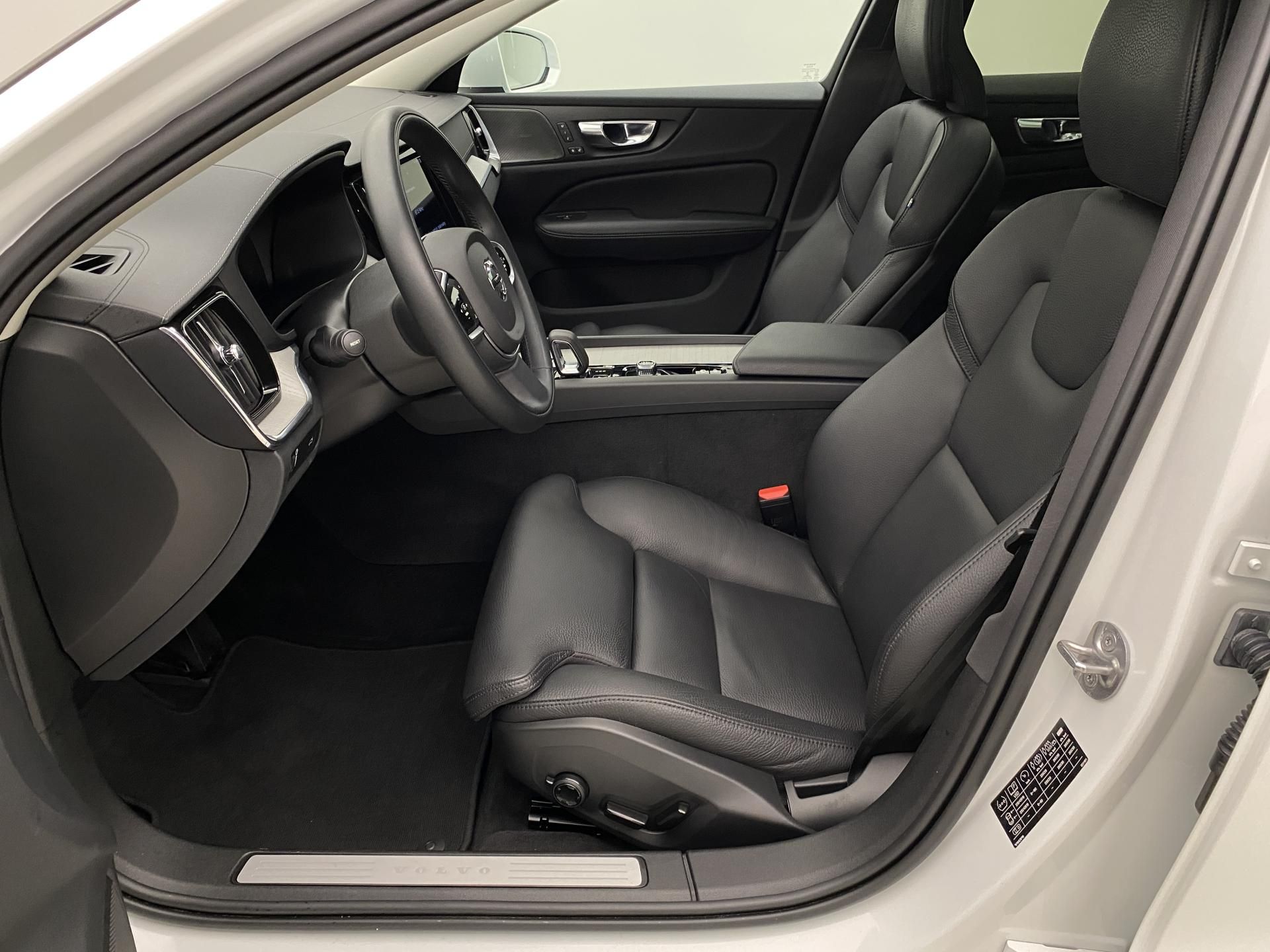 Volvo V60, CC B5 AWD BRIGHT PLUS AUT - fotka 3